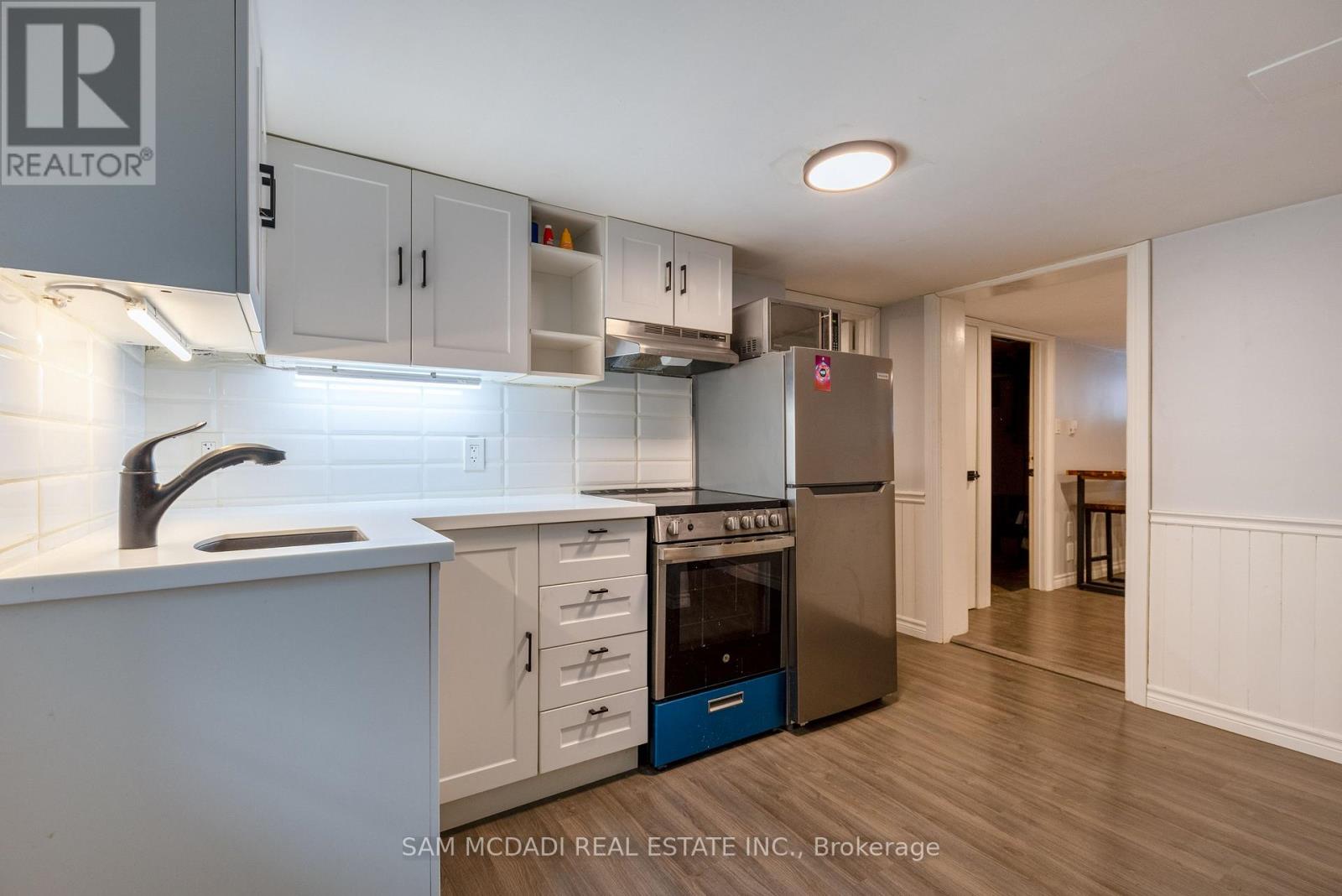 2177 Lakeshore Road, Burlington, Ontario  L7R 1A5 - Photo 16 - W12308574