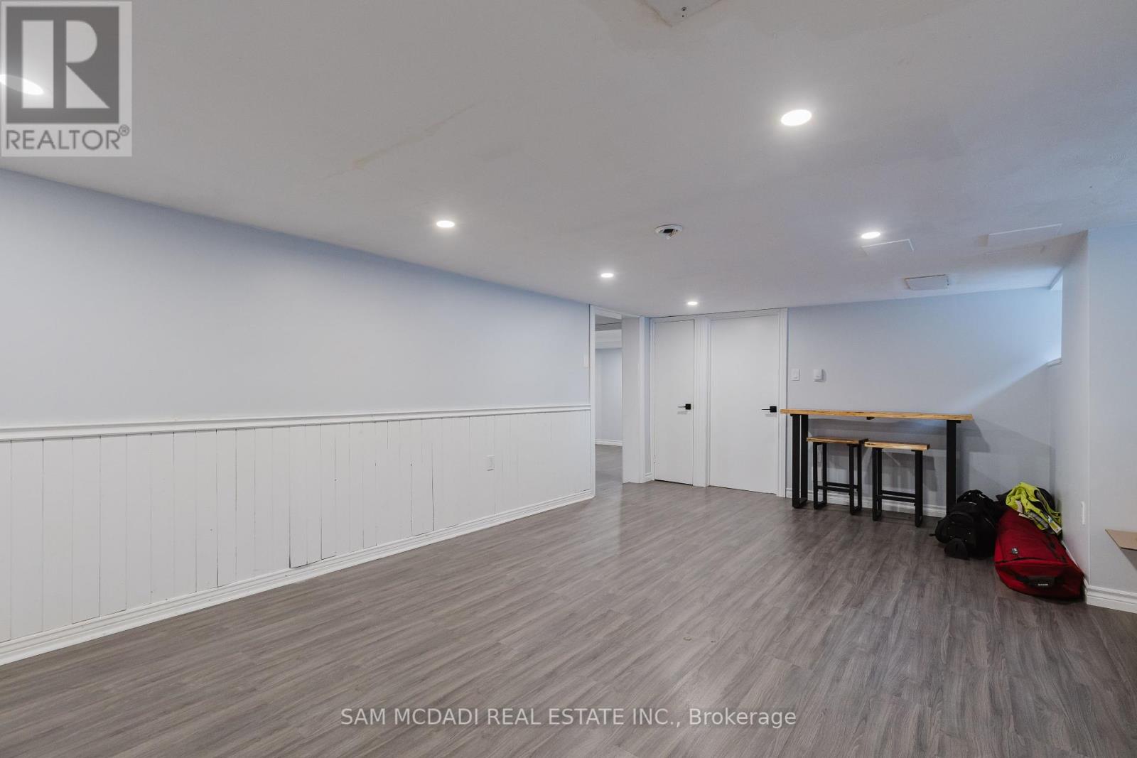 2177 Lakeshore Road, Burlington, Ontario  L7R 1A5 - Photo 17 - W12308574