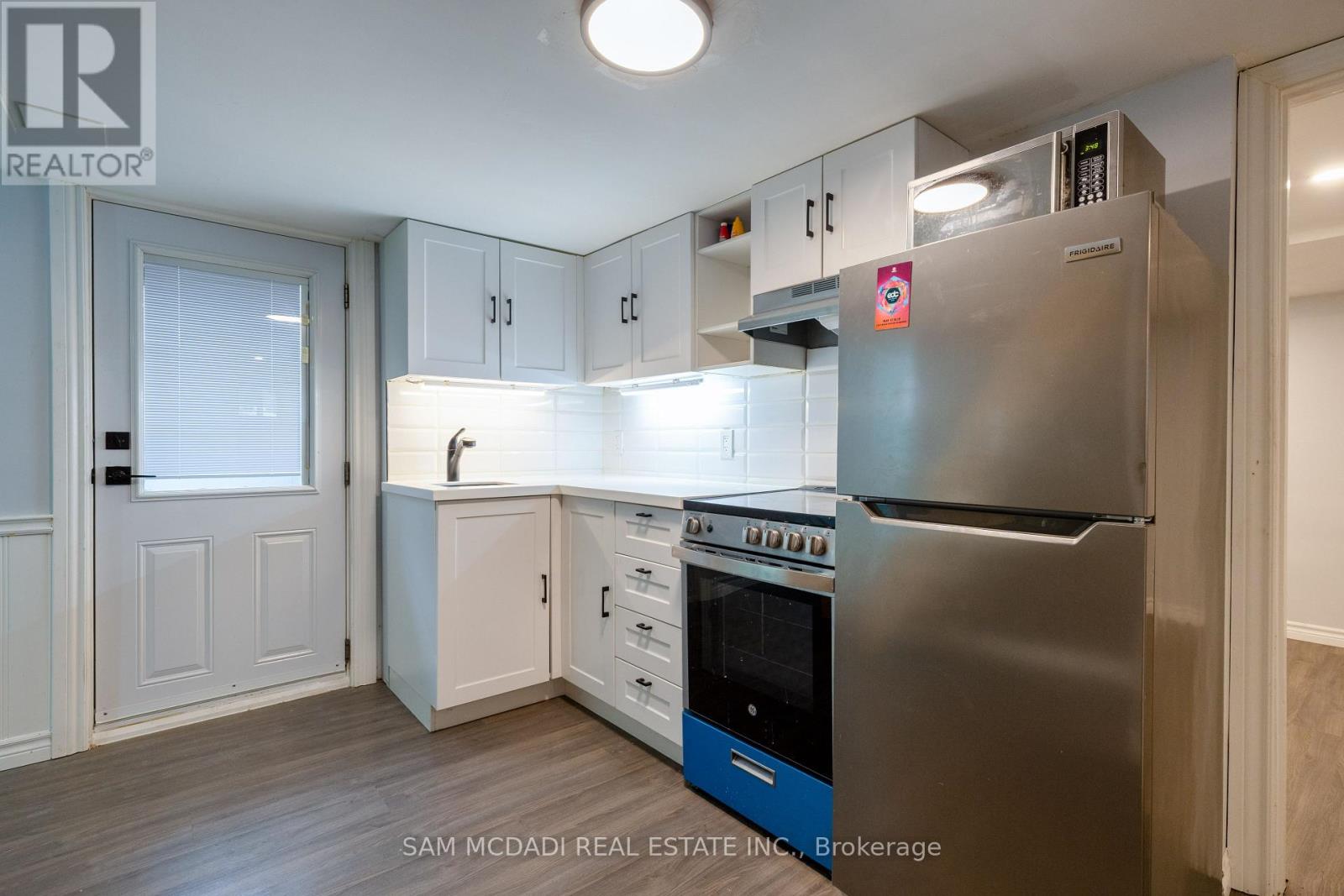 2177 Lakeshore Road, Burlington, Ontario  L7R 1A5 - Photo 18 - W12308574