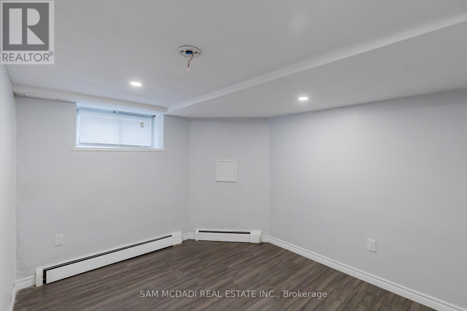 2177 Lakeshore Road, Burlington, Ontario  L7R 1A5 - Photo 19 - W12308574