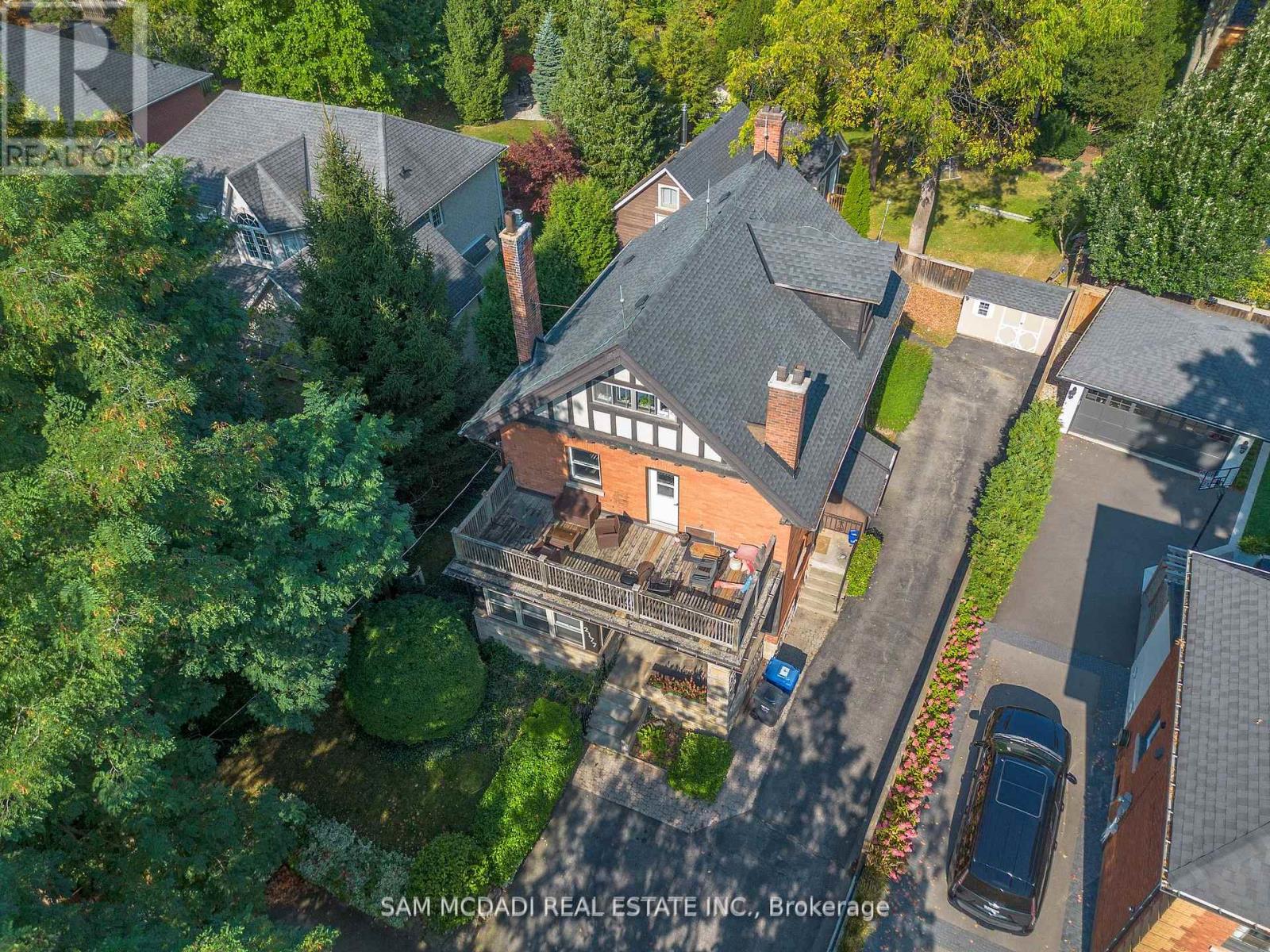 2177 Lakeshore Road, Burlington, Ontario  L7R 1A5 - Photo 2 - W12308574