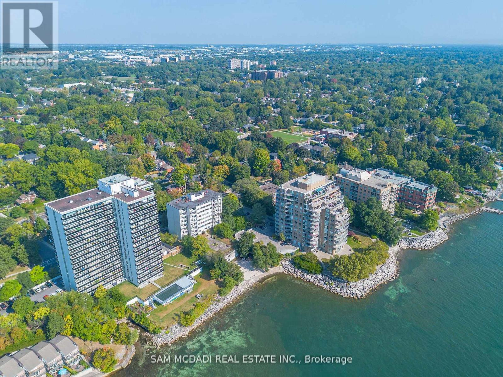 2177 Lakeshore Road, Burlington, Ontario  L7R 1A5 - Photo 3 - W12308574