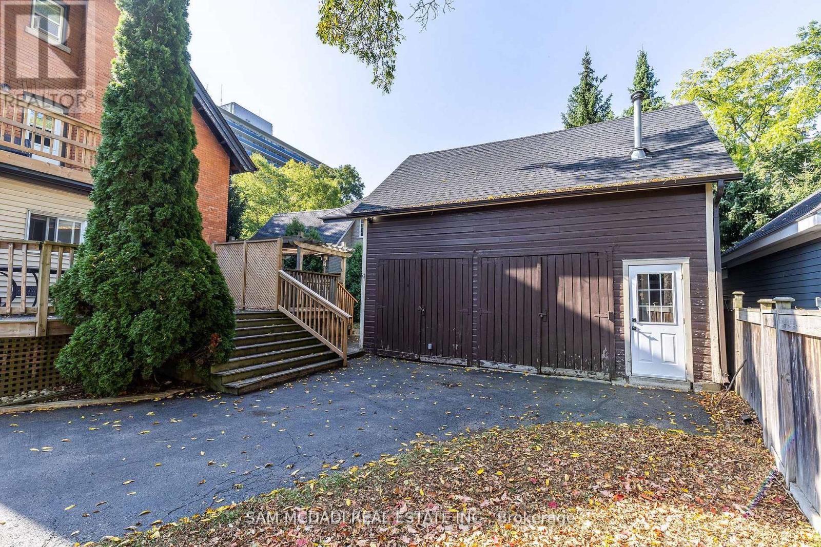 2177 Lakeshore Road, Burlington, Ontario  L7R 1A5 - Photo 32 - W12308574