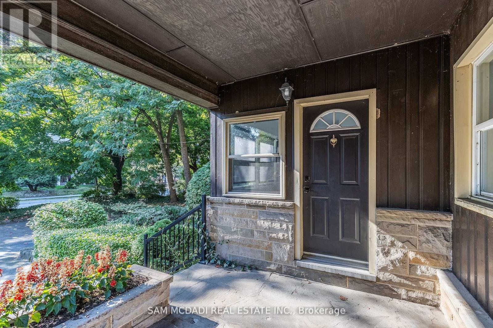 2177 Lakeshore Road, Burlington, Ontario  L7R 1A5 - Photo 4 - W12308574