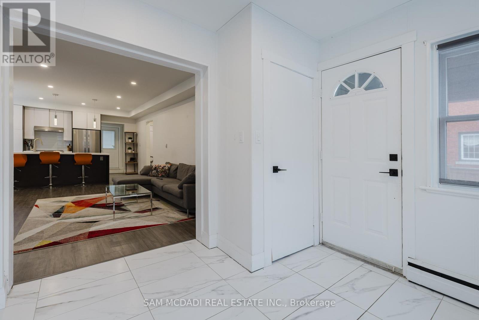 2177 Lakeshore Road, Burlington, Ontario  L7R 1A5 - Photo 6 - W12308574