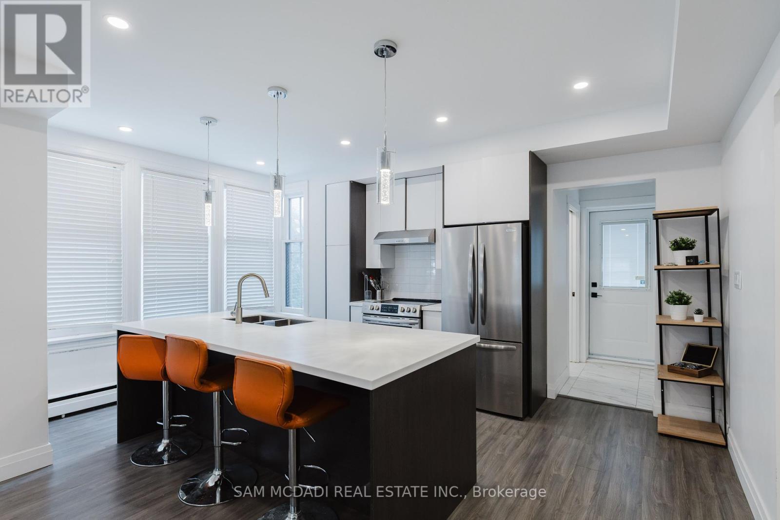 2177 Lakeshore Road, Burlington, Ontario  L7R 1A5 - Photo 9 - W12308574