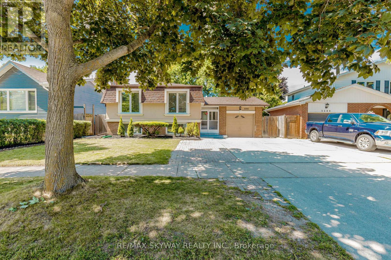Property at 3285 LANSDOWN DRIVE image 1
