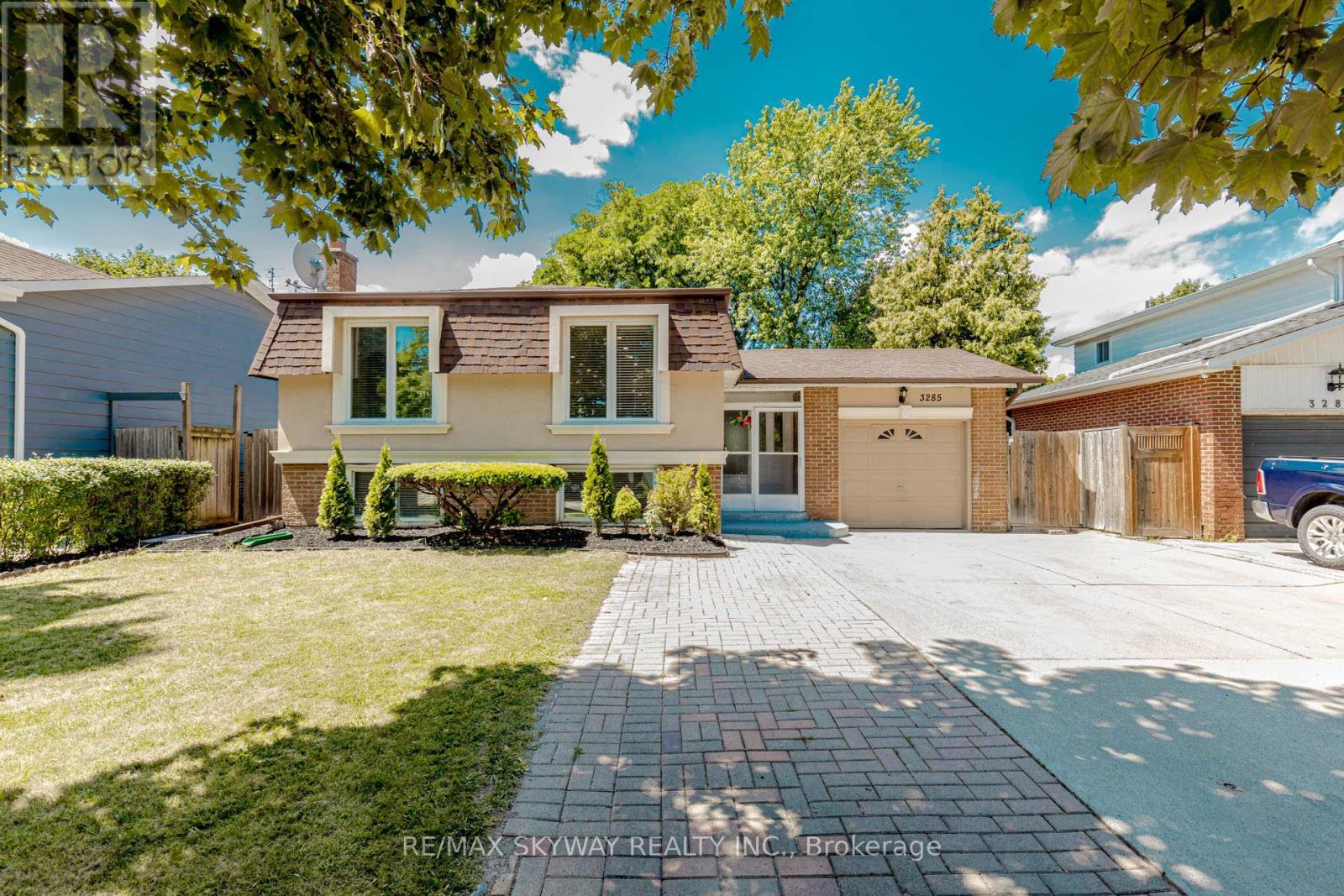 Property at 3285 LANSDOWN DRIVE image 3