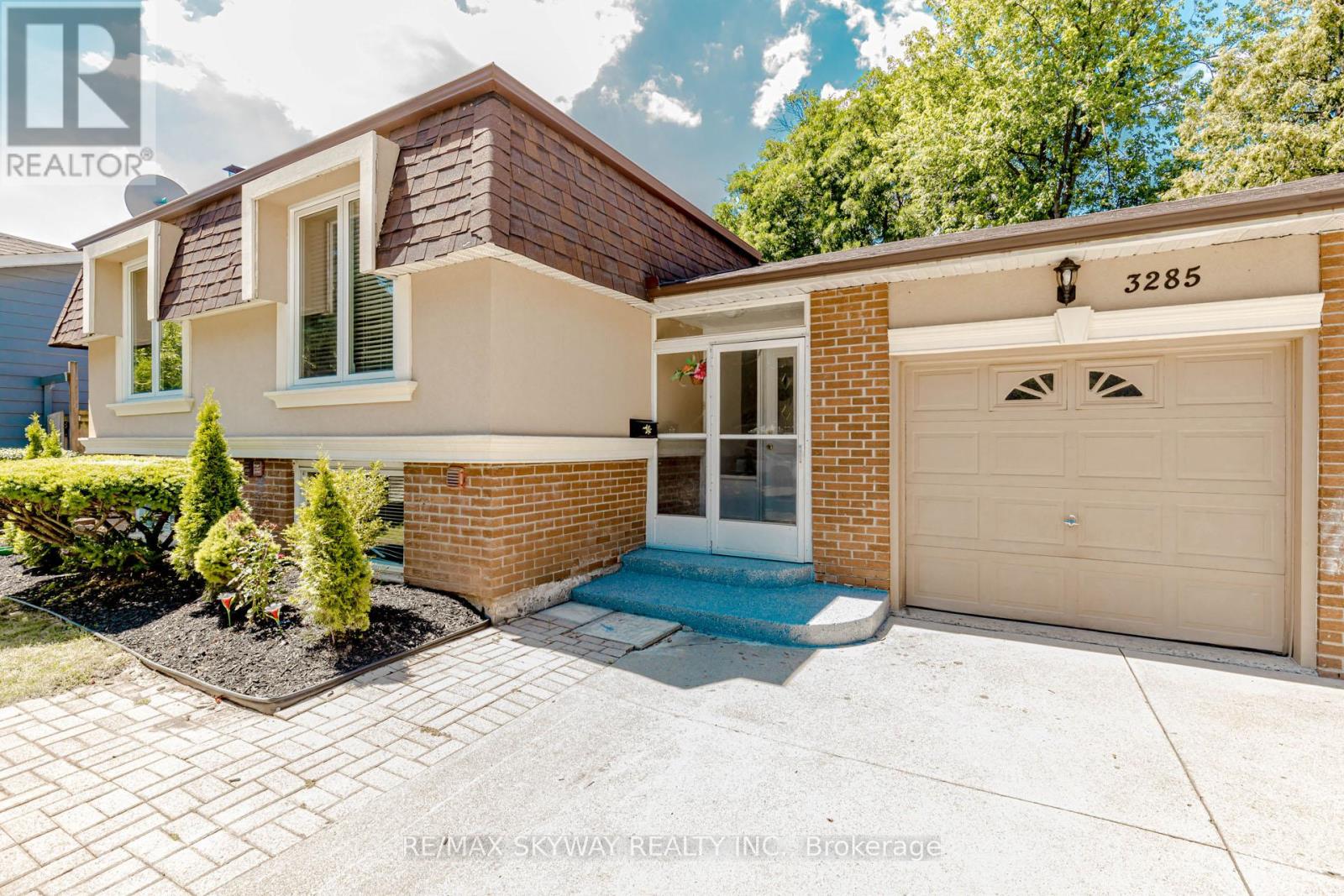 Property at 3285 LANSDOWN DRIVE image 5