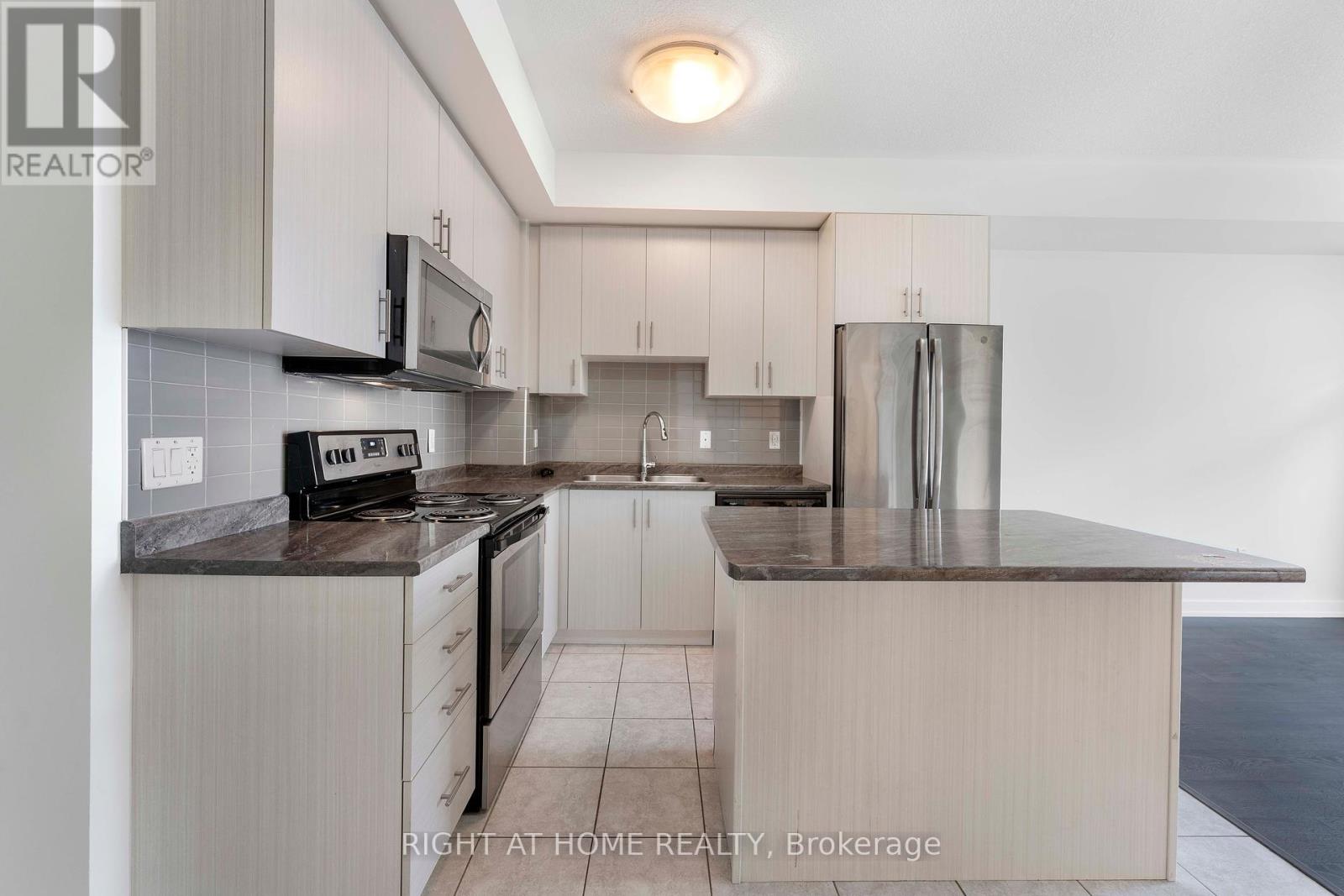 418 - 2486 Old Bronte Road, Oakville, Ontario  L6M 4J2 - Photo 5 - W12308593