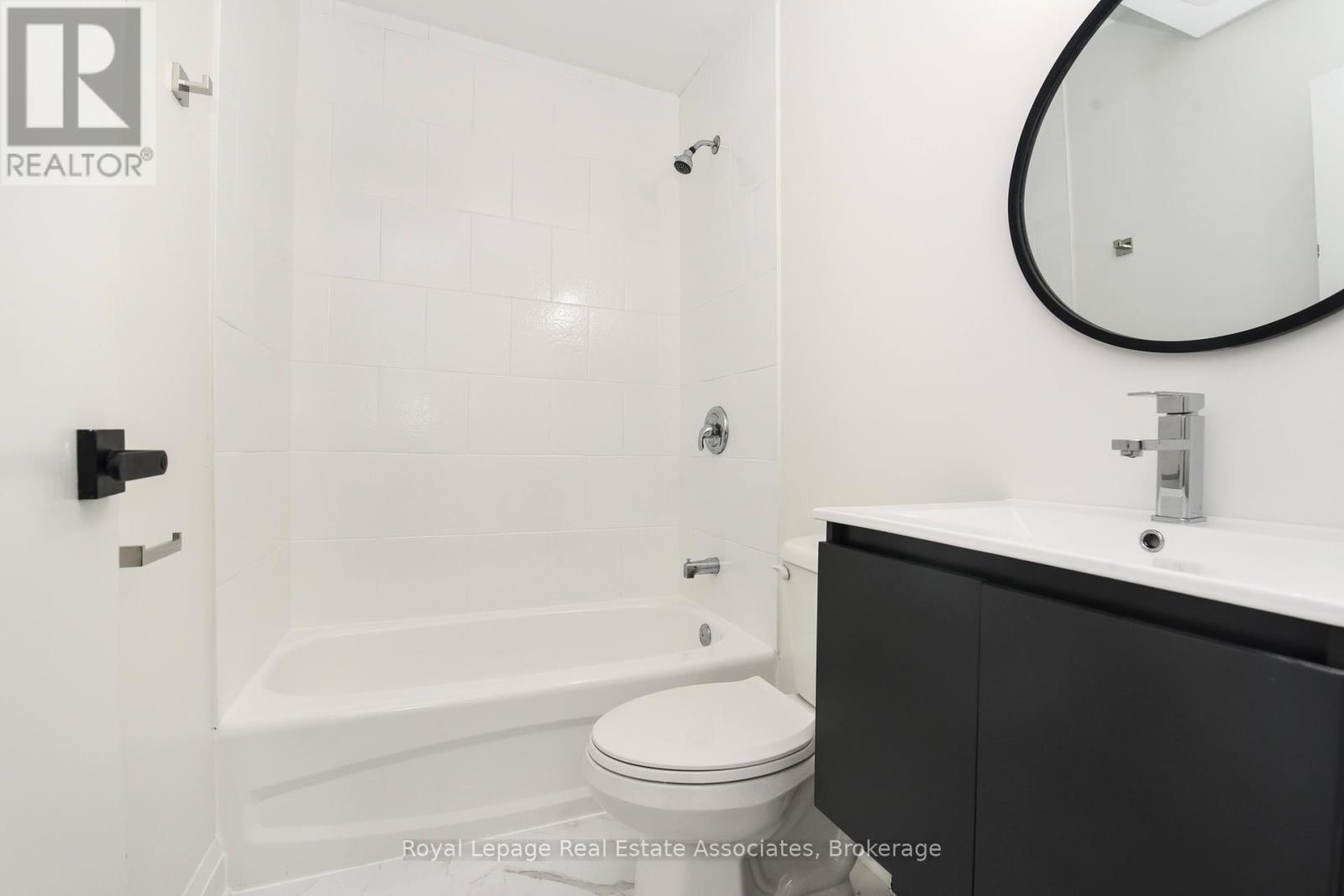 6 - 122 Victoria Avenue N, Hamilton, Ontario  L8L 5E5 - Photo 2 - X12308619
