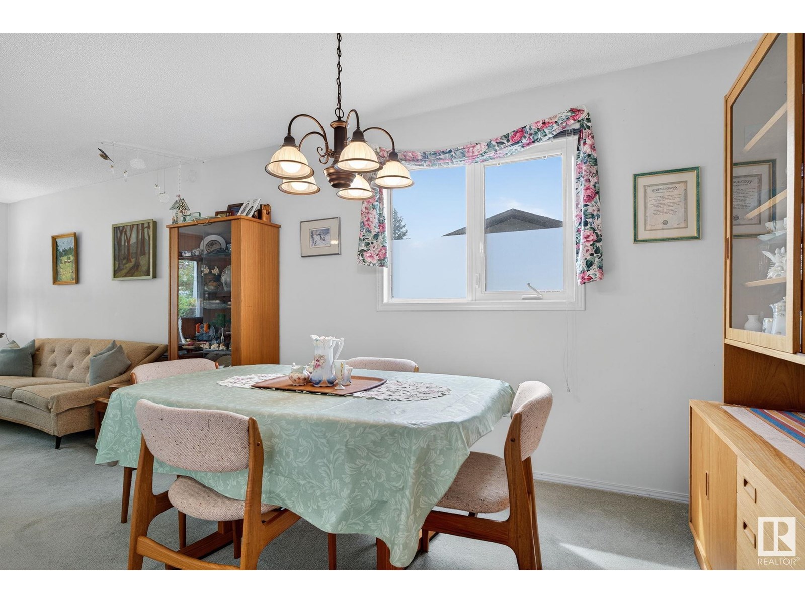 Property at 42 LARKSPUR CR image 2