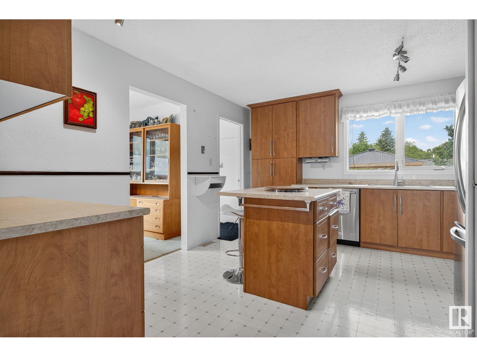 Property at 42 LARKSPUR CR image 3