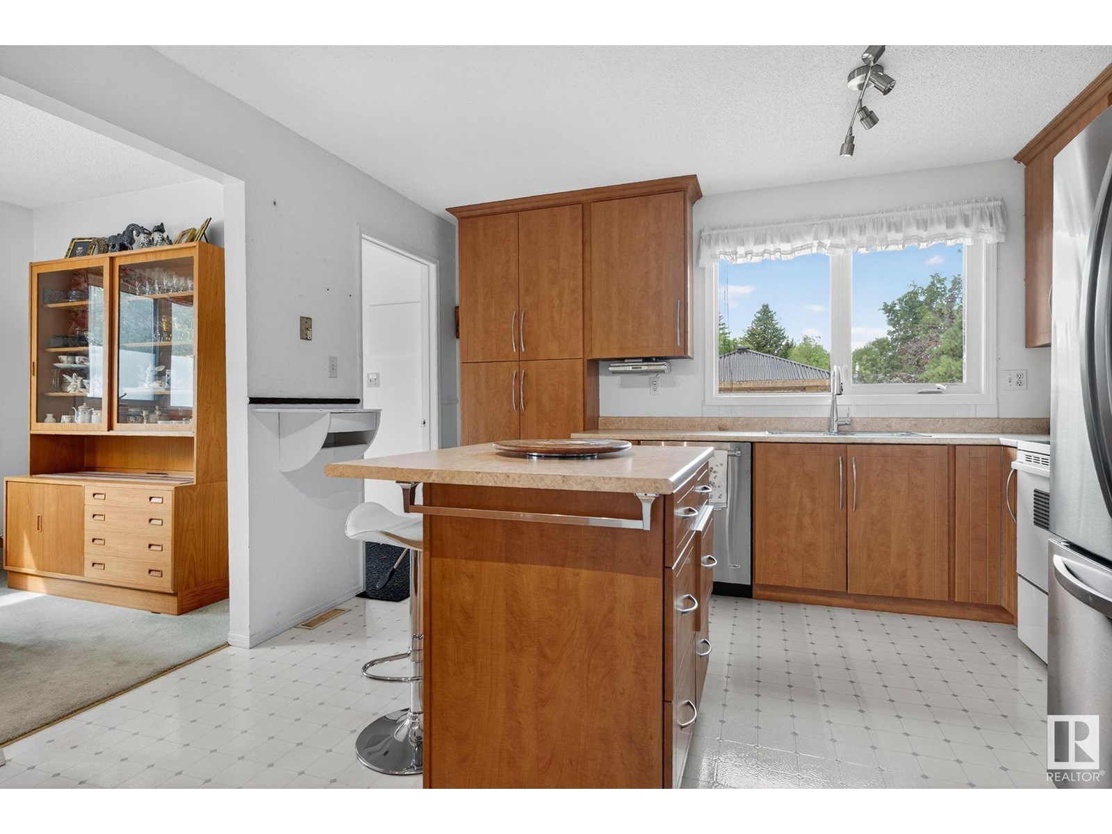 Property at 42 LARKSPUR CR image 4