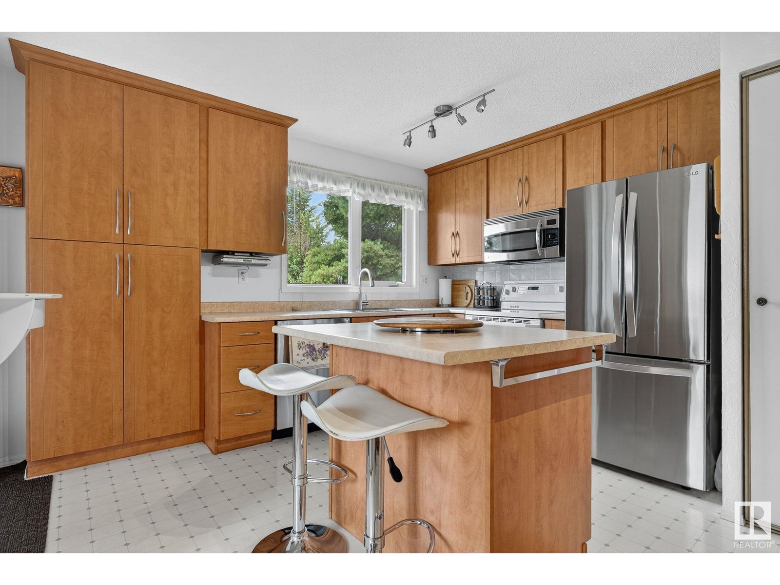 Property at 42 LARKSPUR CR image 5