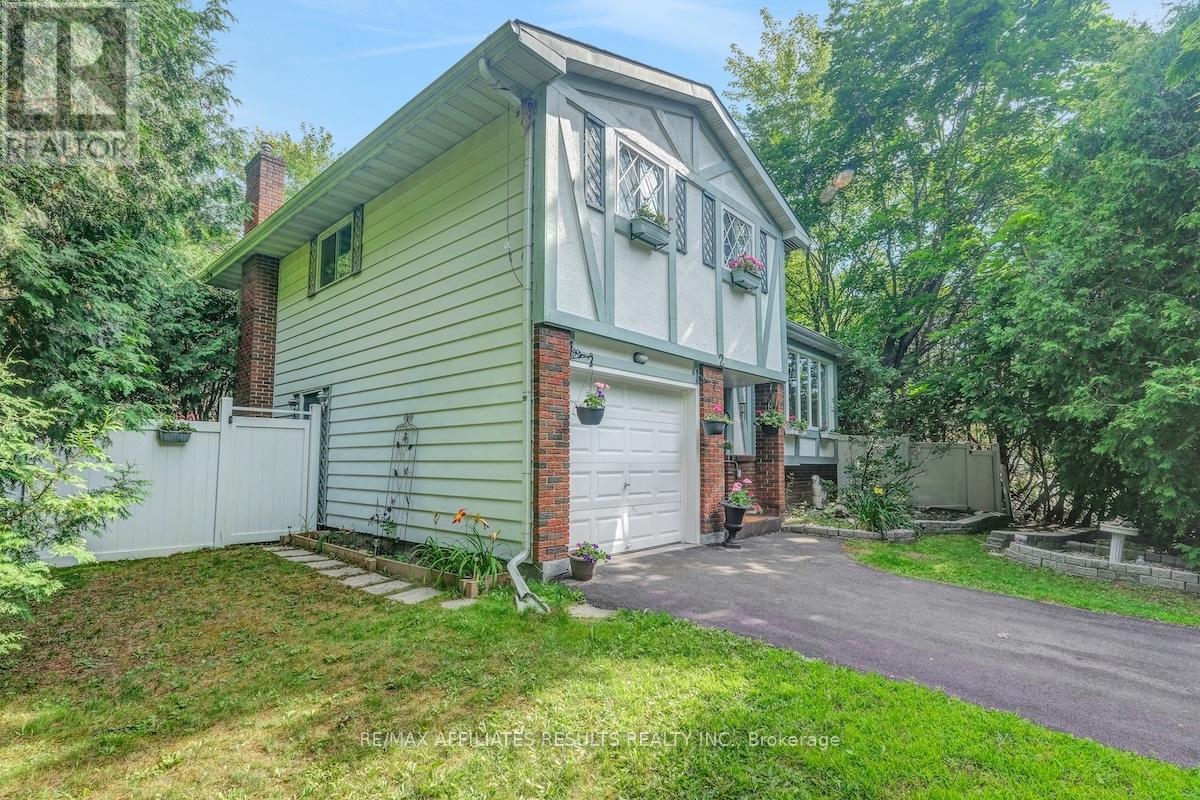 Property at 2 WEDGEWOOD CRESCENT image 2