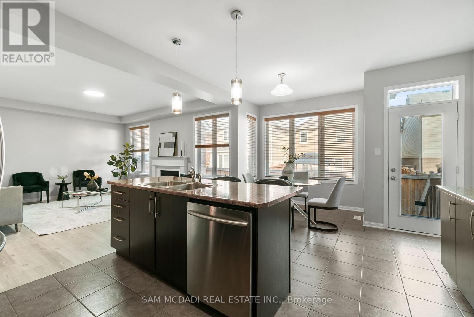 73 Miracle Trail, Brampton (Northwest Brampton), Ontario  L7A 0Y8 - Photo 2 - W12308641