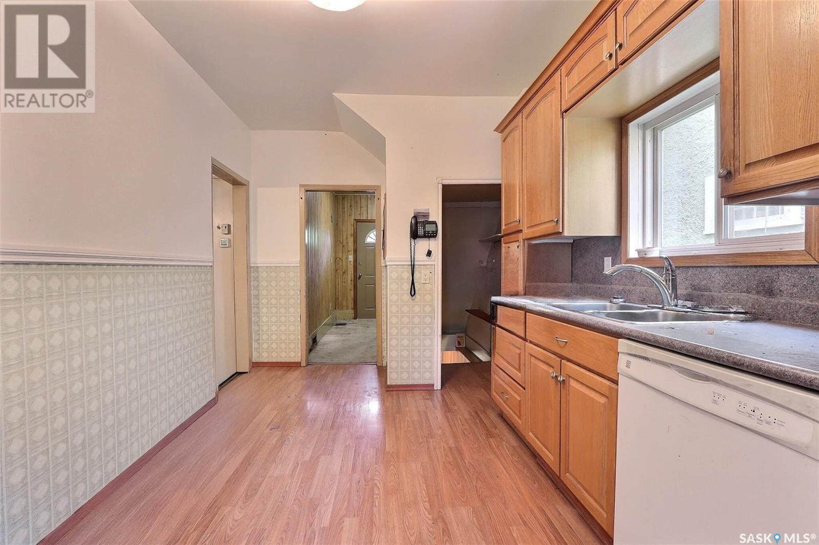 Property at 313 11th STREET E image 5