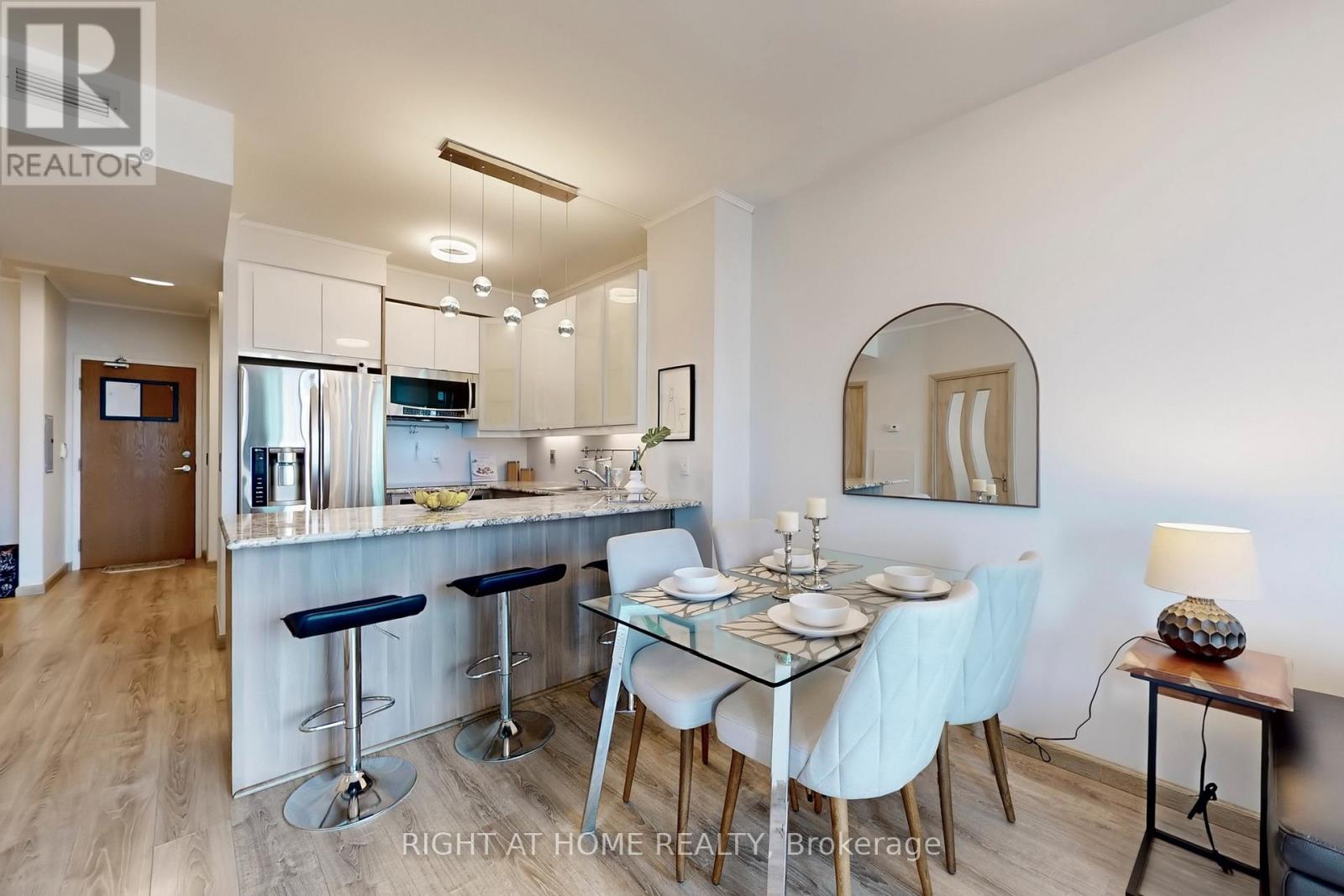 2205 - 219 Fort York Boulevard, Toronto, Ontario  M5V 1B1 - Photo 10 - C12308702