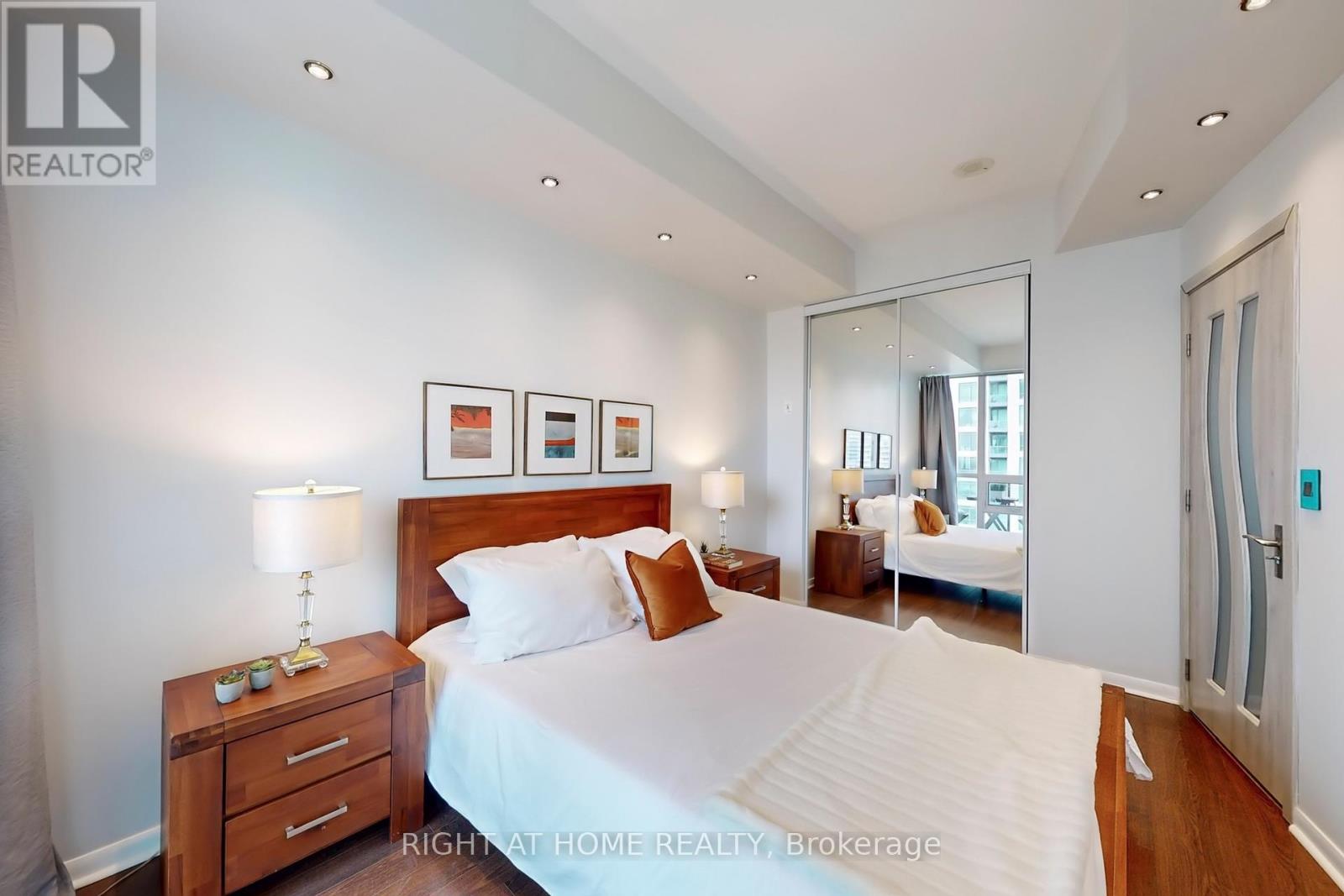 2205 - 219 Fort York Boulevard, Toronto, Ontario  M5V 1B1 - Photo 16 - C12308702