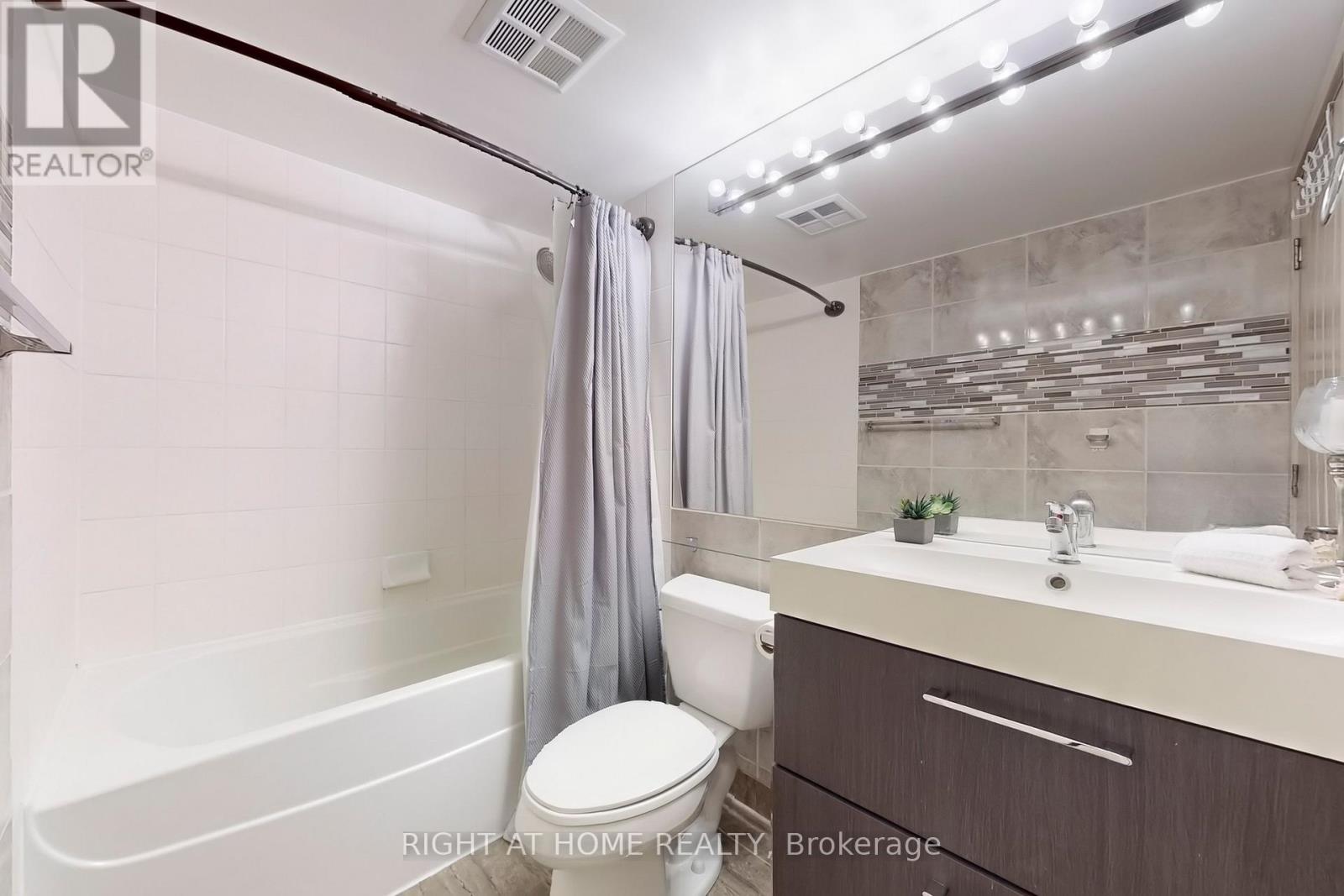 2205 - 219 Fort York Boulevard, Toronto, Ontario  M5V 1B1 - Photo 22 - C12308702