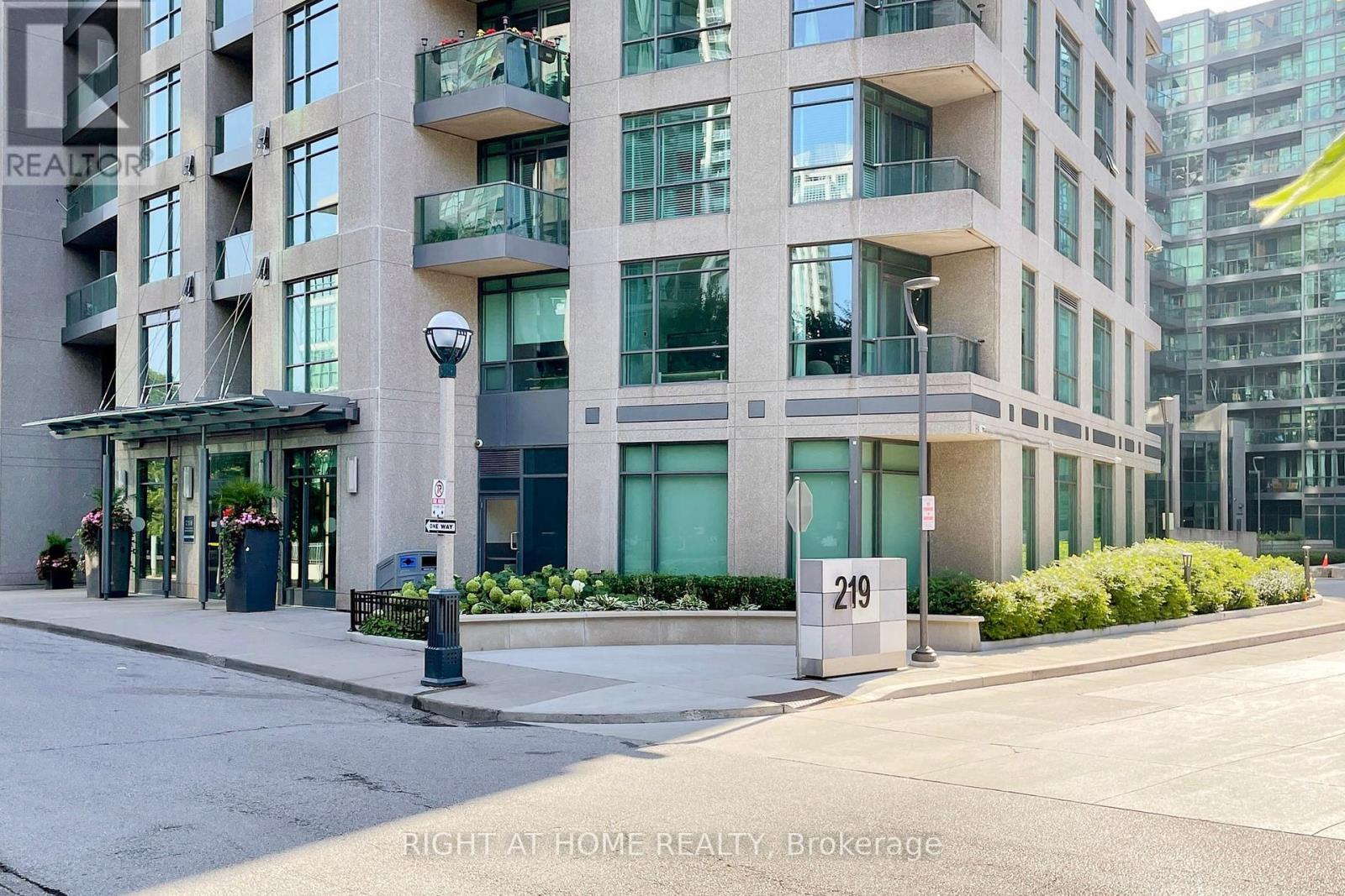 2205 - 219 Fort York Boulevard, Toronto, Ontario  M5V 1B1 - Photo 5 - C12308702