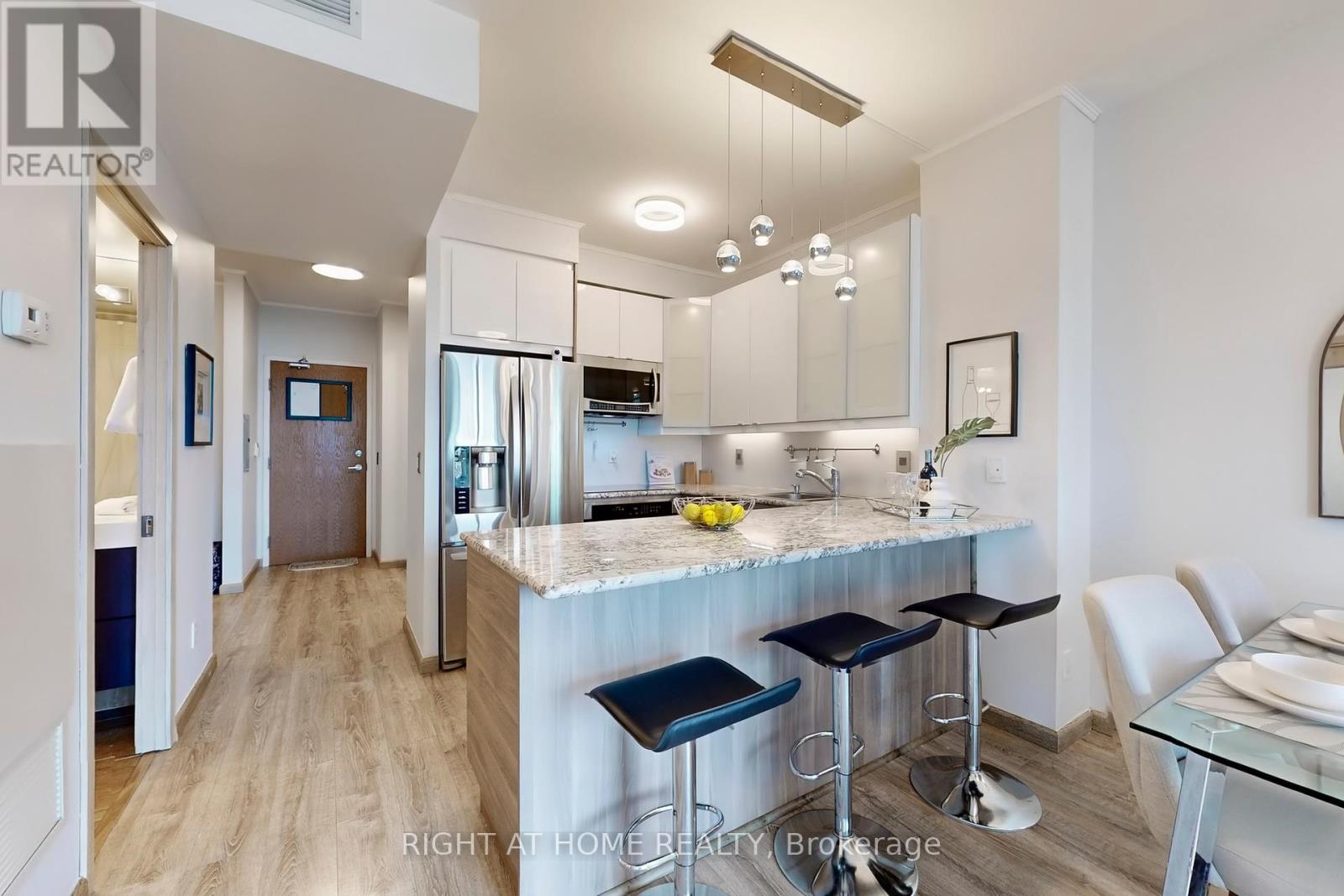 2205 - 219 Fort York Boulevard, Toronto, Ontario  M5V 1B1 - Photo 7 - C12308702