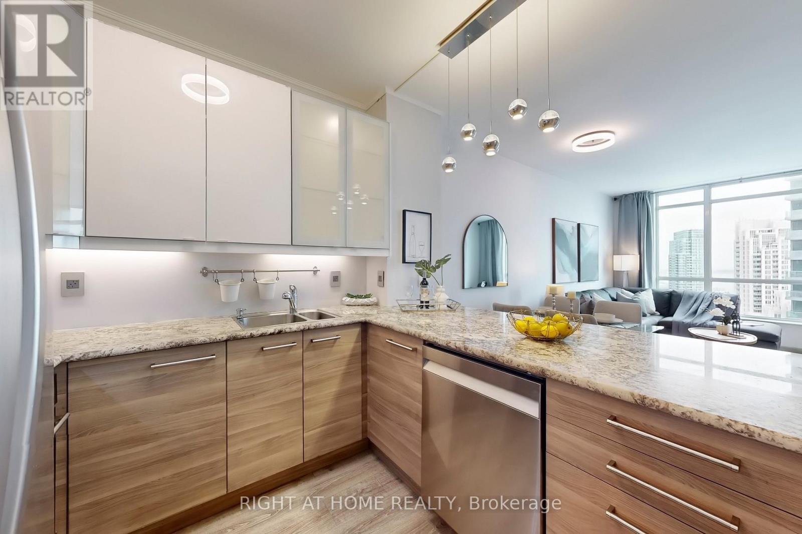 2205 - 219 Fort York Boulevard, Toronto, Ontario  M5V 1B1 - Photo 8 - C12308702