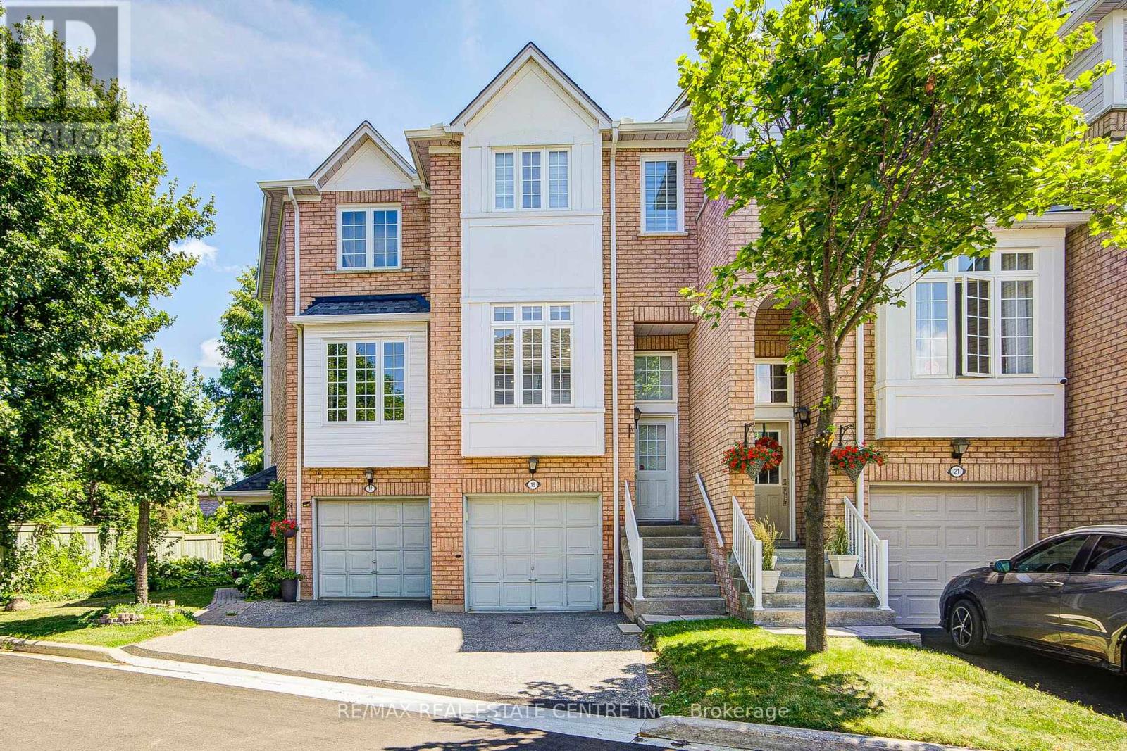 Property at 19 - 280 HILLCREST AVENUE image 1