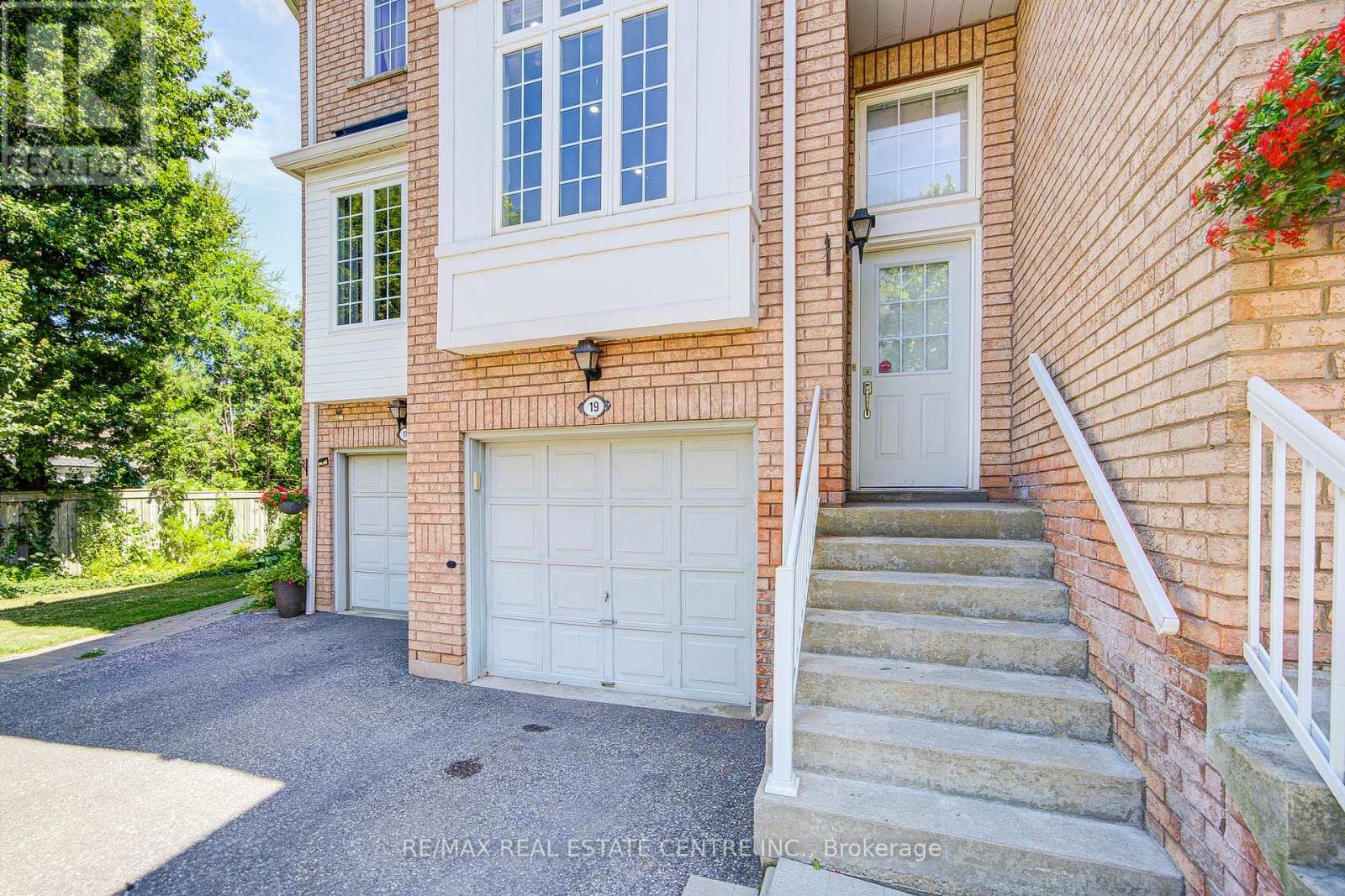 Property at 19 - 280 HILLCREST AVENUE image 3