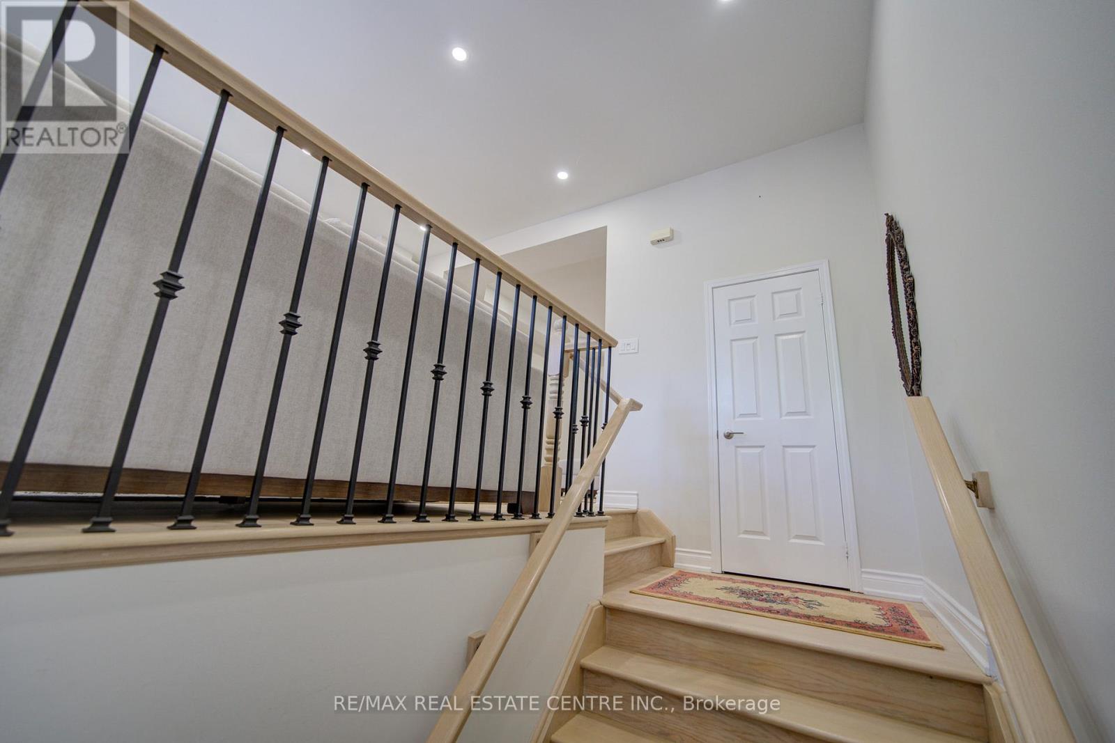 Property at 19 - 280 HILLCREST AVENUE image 4
