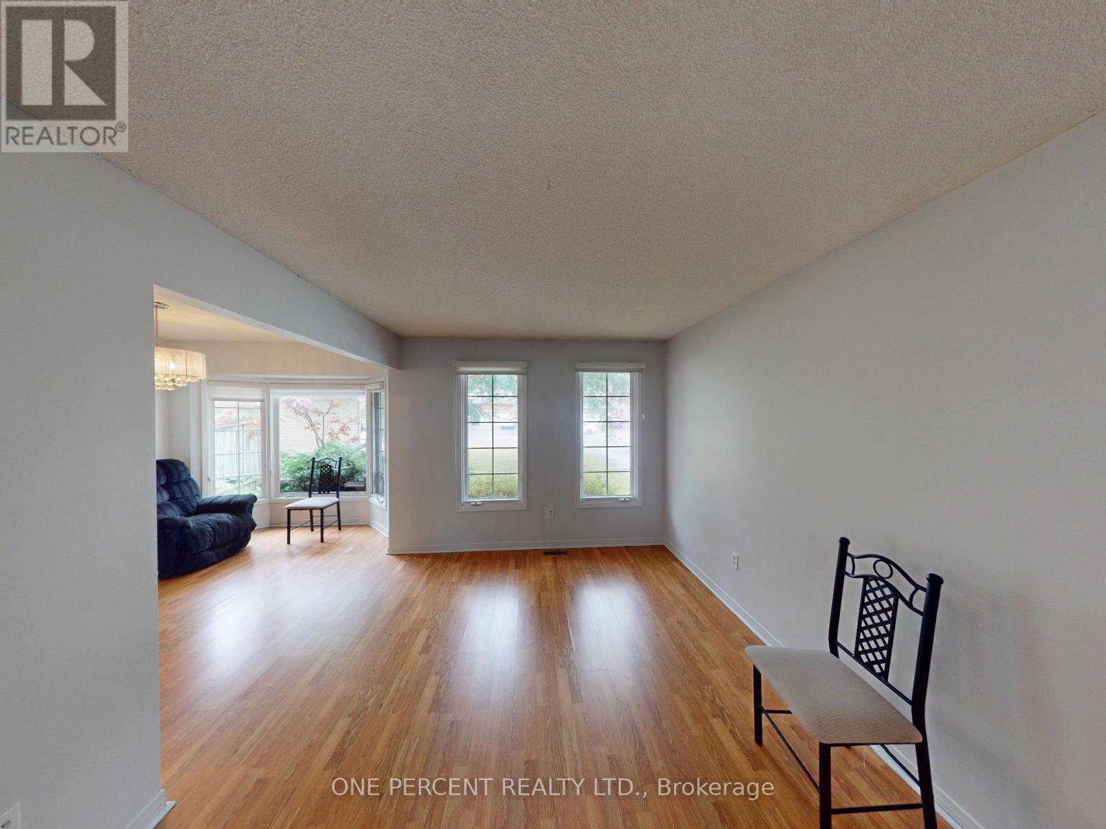 7428 Petrullo Court, Niagara Falls, Ontario  L2H 2K4 - Photo 5 - X12308683