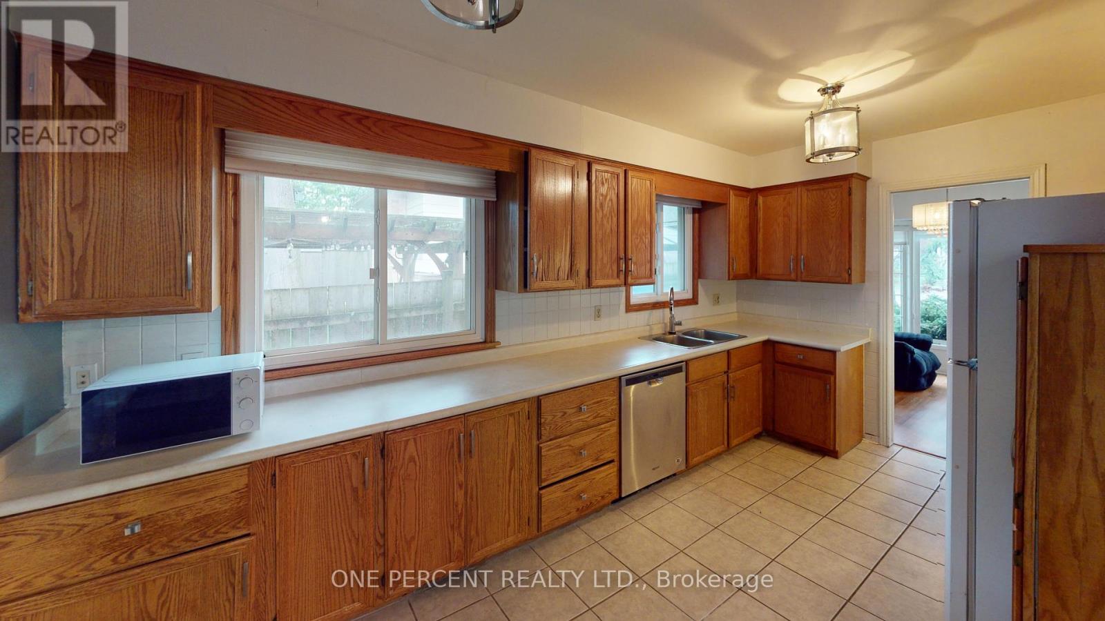 7428 Petrullo Court, Niagara Falls, Ontario  L2H 2K4 - Photo 8 - X12308683