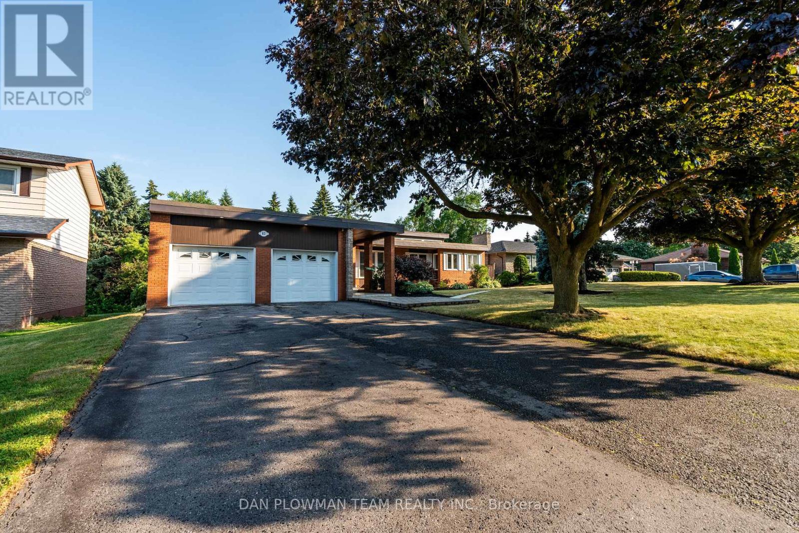 Property at 83 SHERWOOD ROAD E image 2