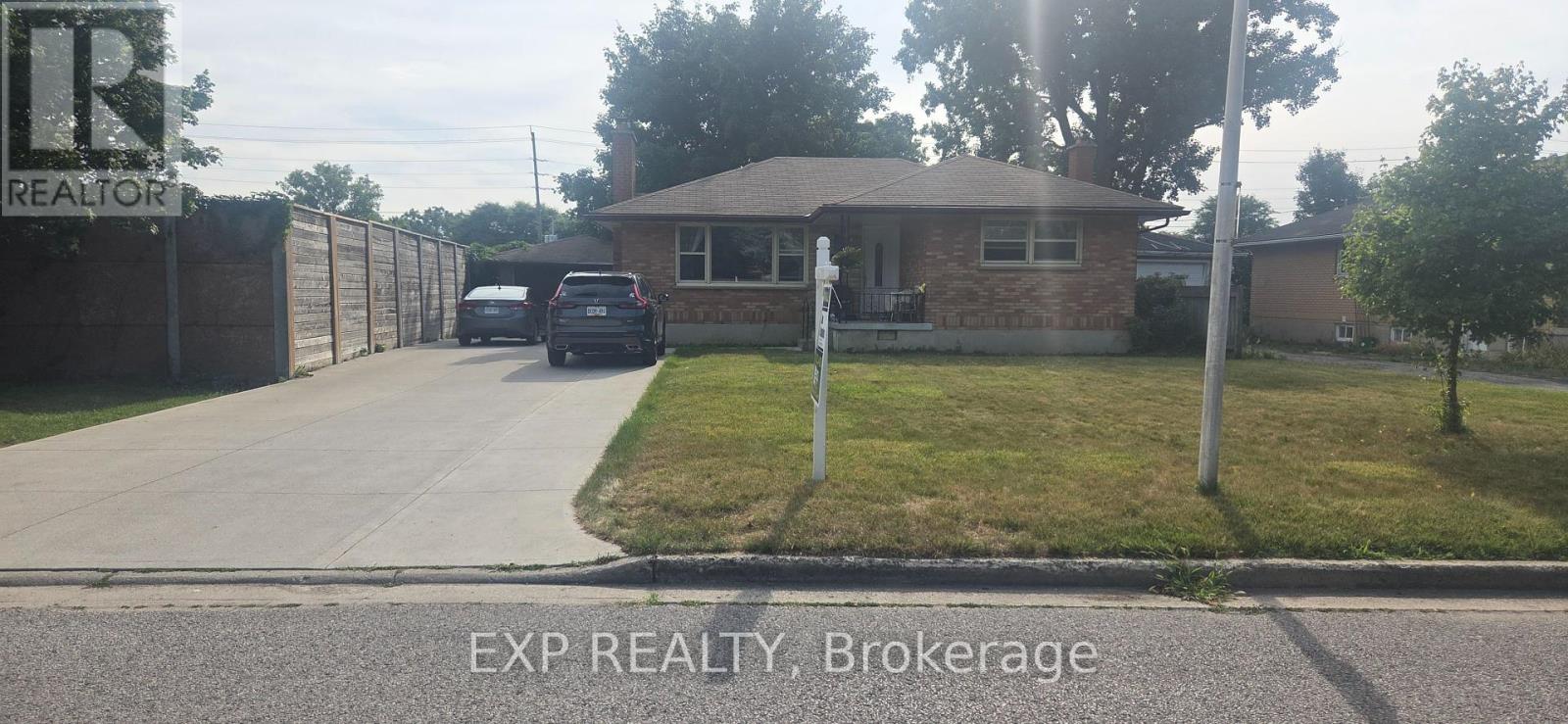 21 IRVING PLACE, London East, Ontario
