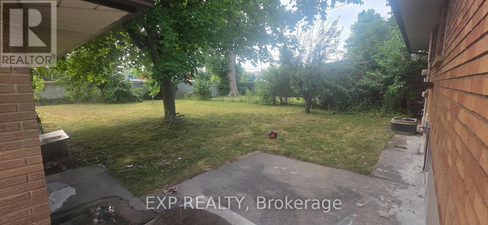 21 Irving Place, London East, Ontario  N5V 2H6 - Photo 3 - X12308735