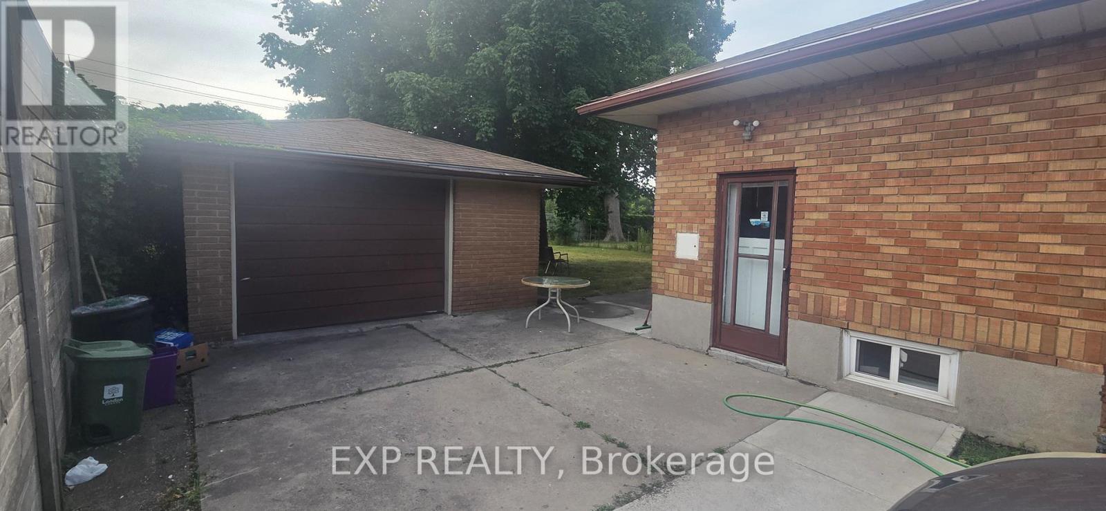 21 Irving Place, London East, Ontario  N5V 2H6 - Photo 5 - X12308735