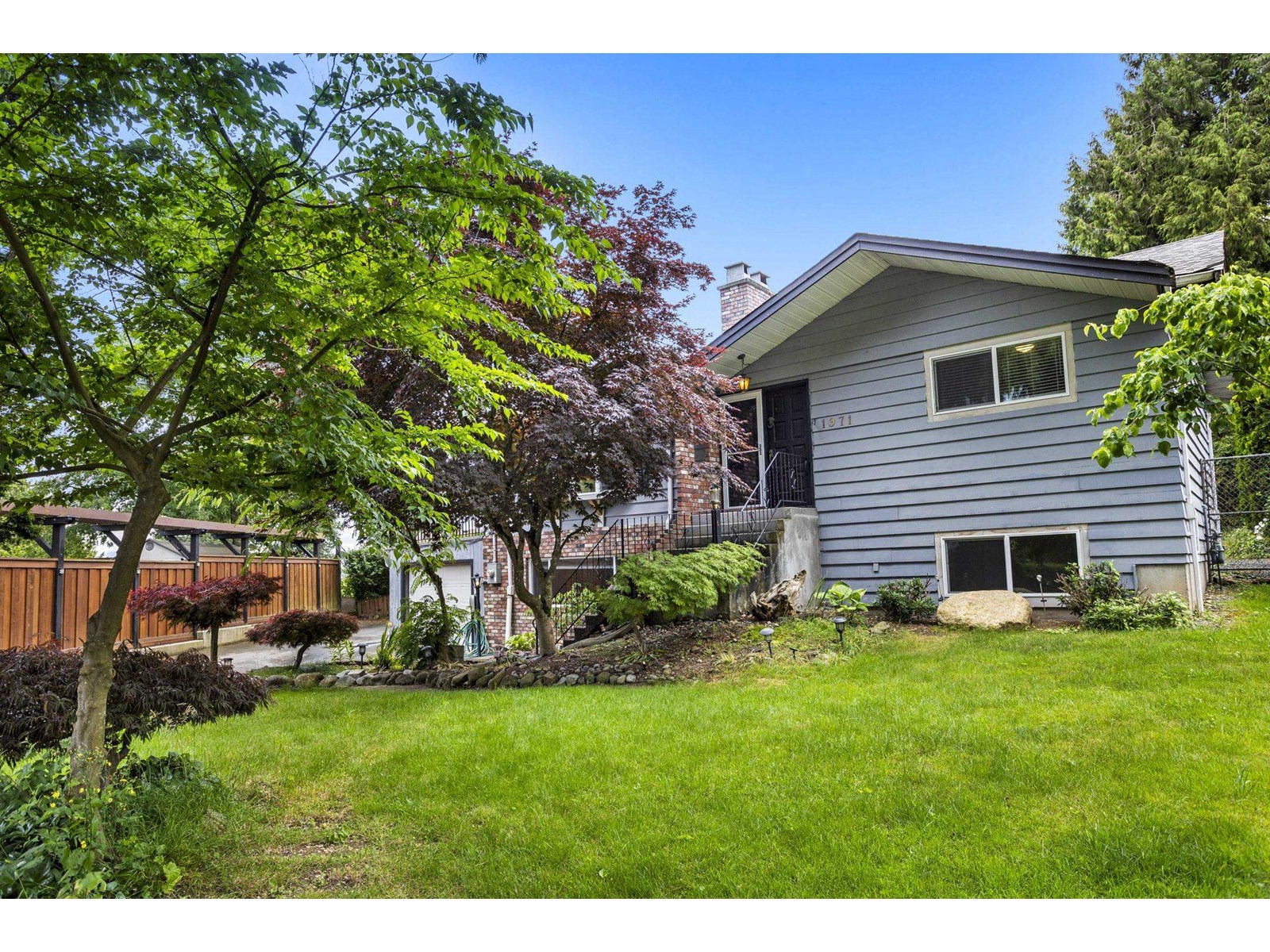 Property at 1971 POWELL CRESCENT image 2