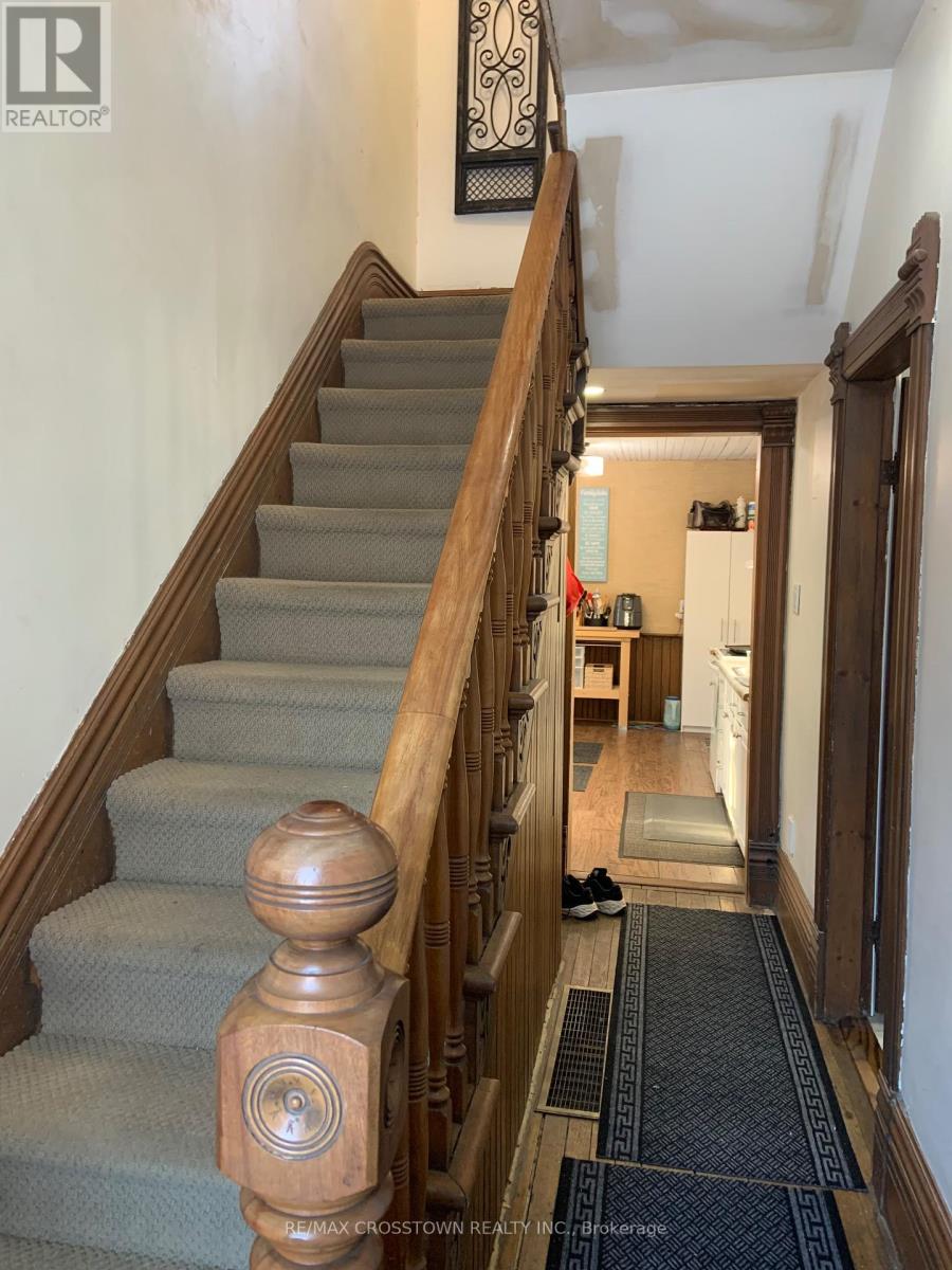 49 Park Street, Barrie (Queen's Park), Ontario  L4N 1H7 - Photo 13 - S12254032