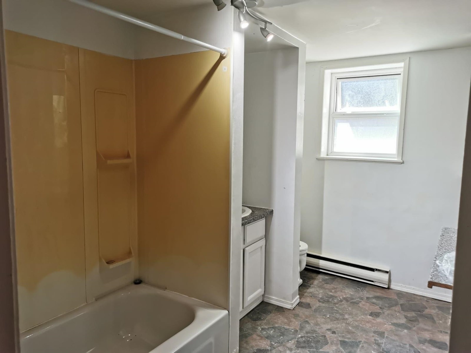 33025 14 Avenue, Mission, British Columbia  V2V 2P3 - Photo 7 - R3030922