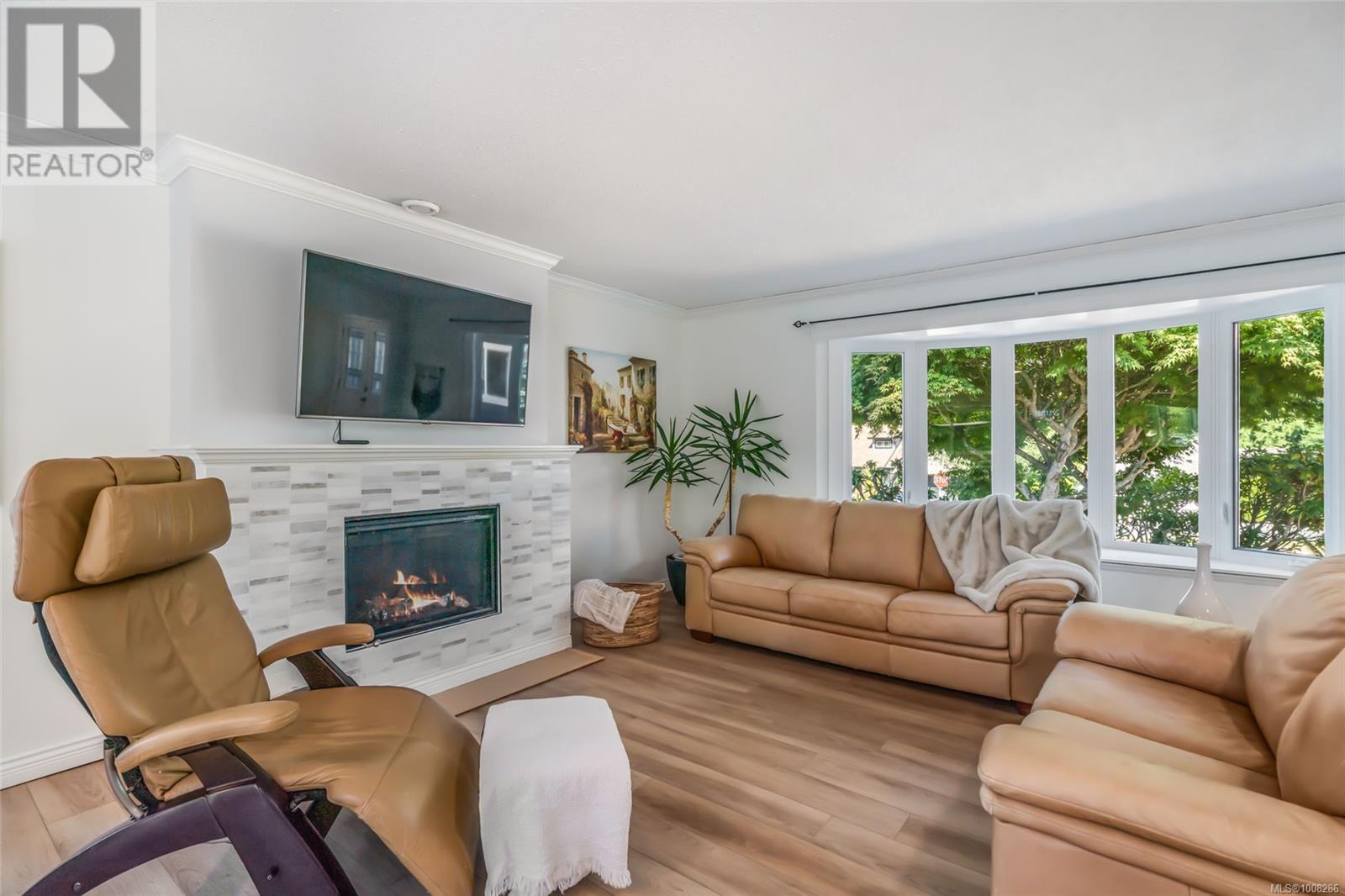560 Eaglecrest Dr, Qualicum Beach, British Columbia  V9K 1E3 - Photo 5 - 1008286