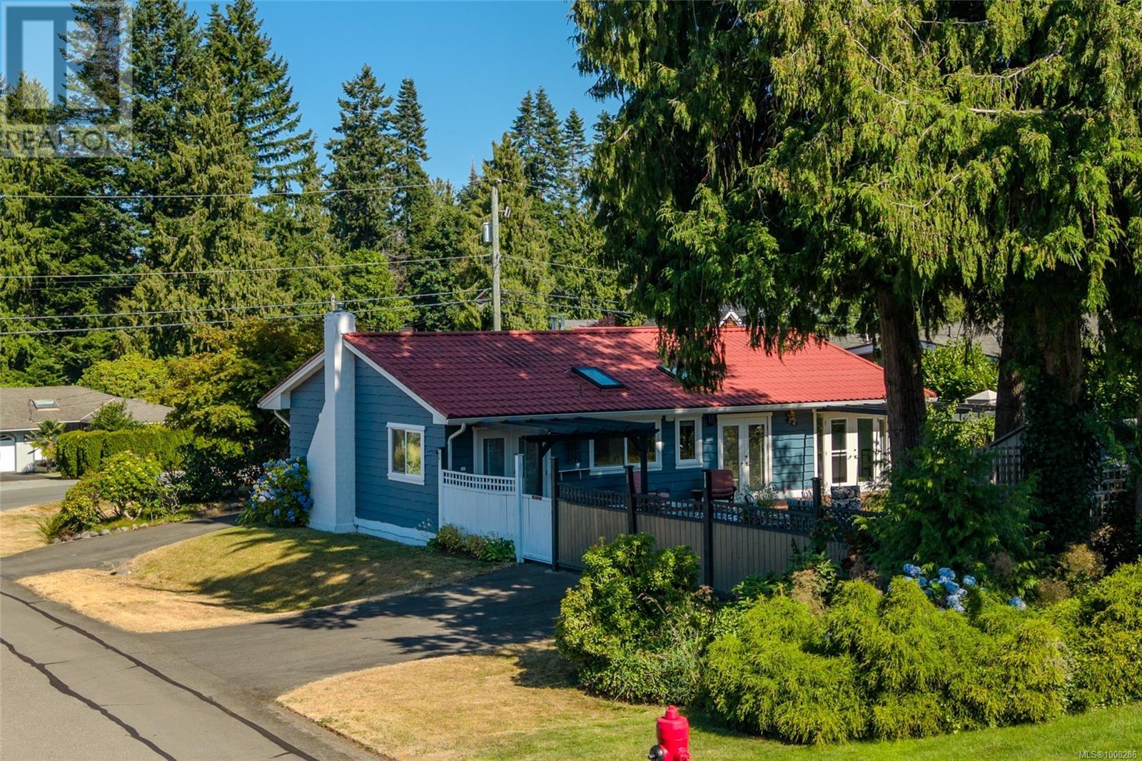 560 Eaglecrest Dr, Qualicum Beach, British Columbia