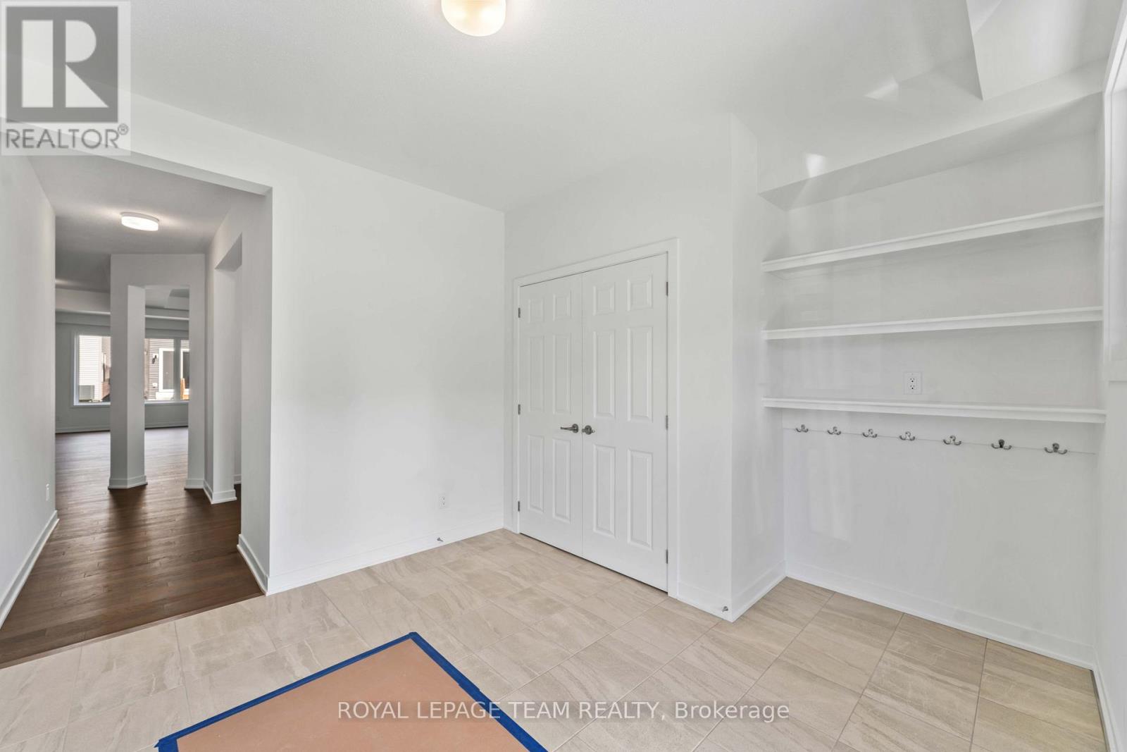 686 Fenwick Way, Ottawa, Ontario  K2J 7E6 - Photo 3 - X12308820