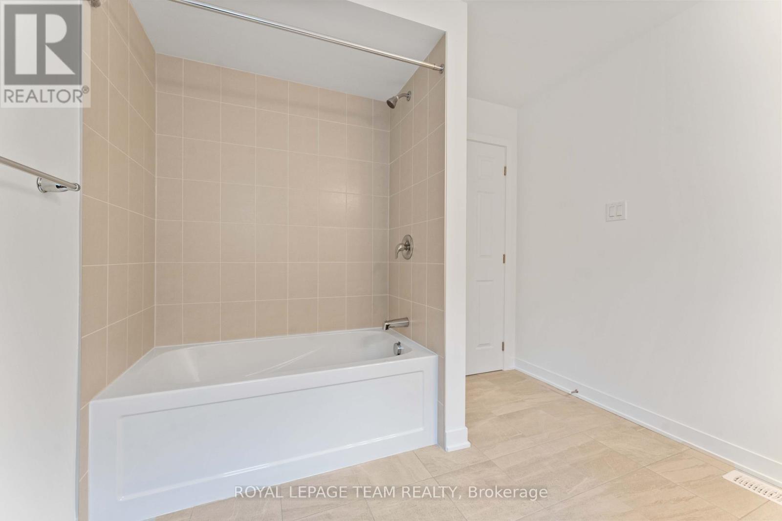 686 Fenwick Way, Ottawa, Ontario  K2J 7E6 - Photo 37 - X12308820