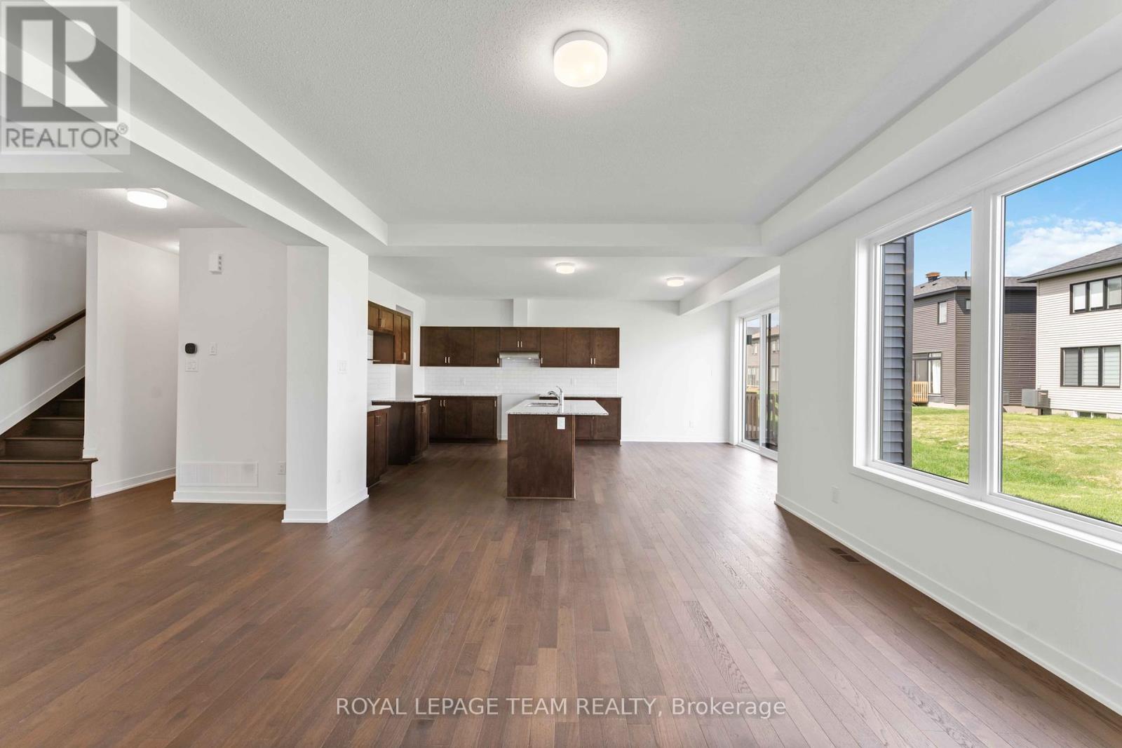686 Fenwick Way, Ottawa, Ontario  K2J 7E6 - Photo 4 - X12308820