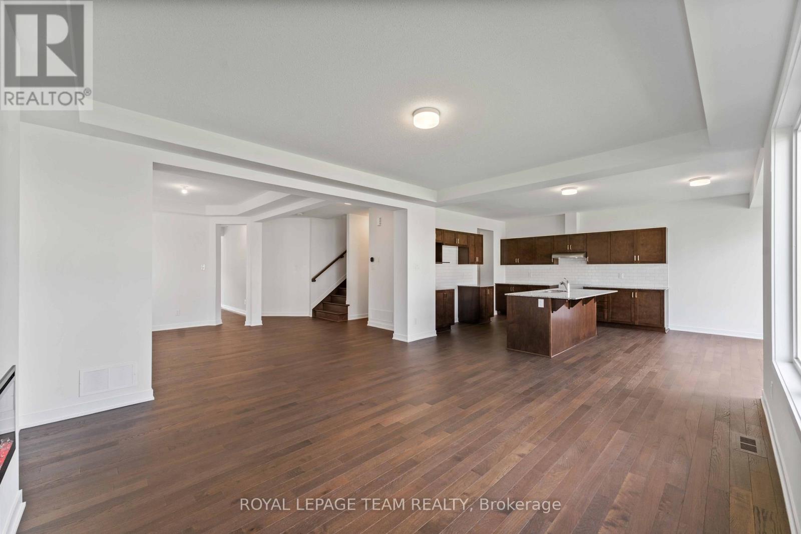 686 Fenwick Way, Ottawa, Ontario  K2J 7E6 - Photo 5 - X12308820