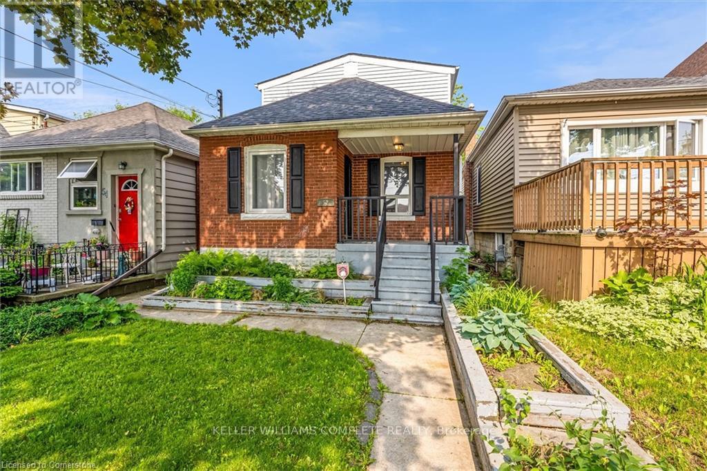 52 East 24th Street, Hamilton (Eastmount), Ontario  L8V 2X7 - Photo 3 - X12308795