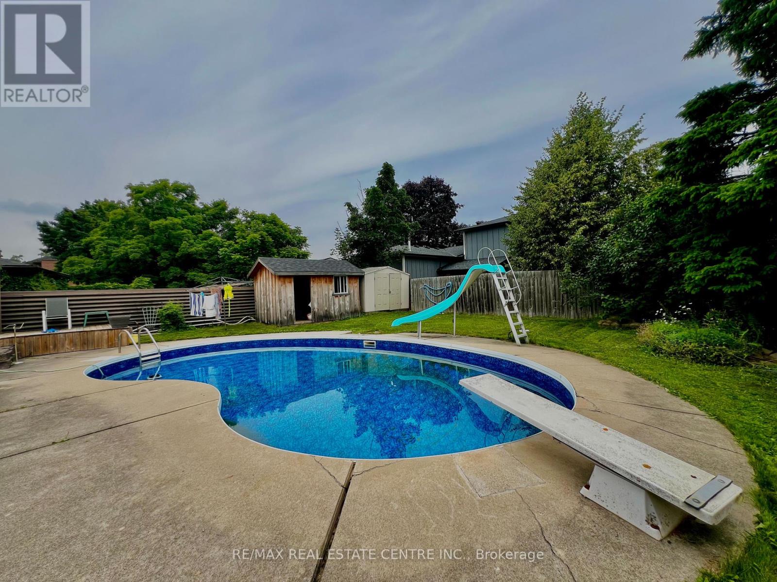 Property at 330 SIMON STREET image 3