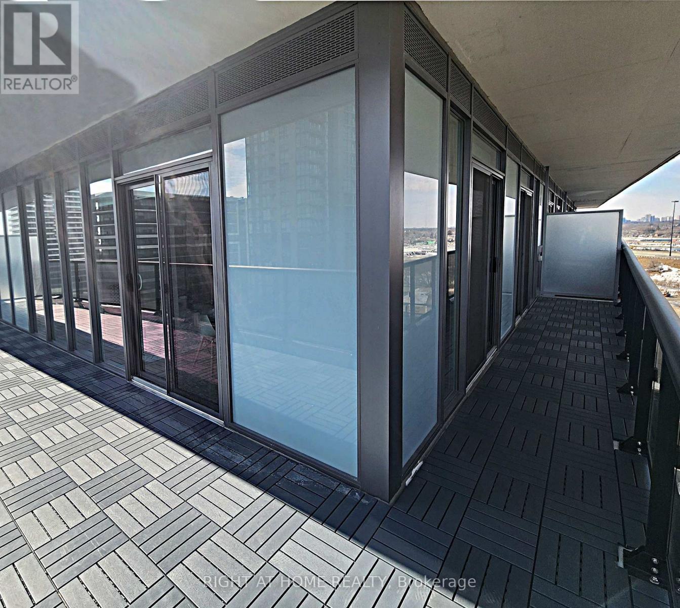 1402 - 56 Annie Craig Drive, Toronto, Ontario  M8V 0C8 - Photo 12 - W12308816