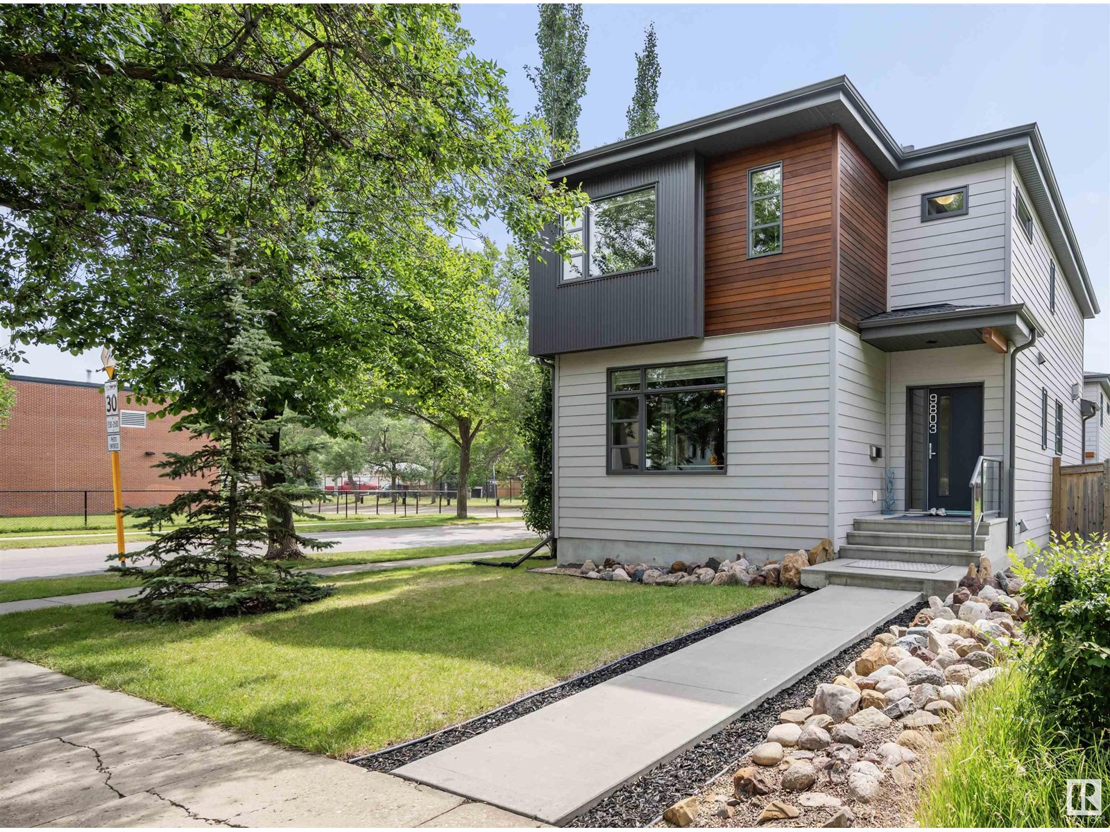 9803 74 AV NW, Edmonton, Alberta